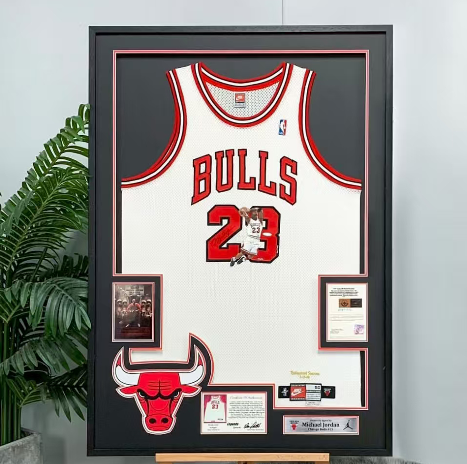 Michael Jordan Chicago Bulls Autographed Jersey Framed