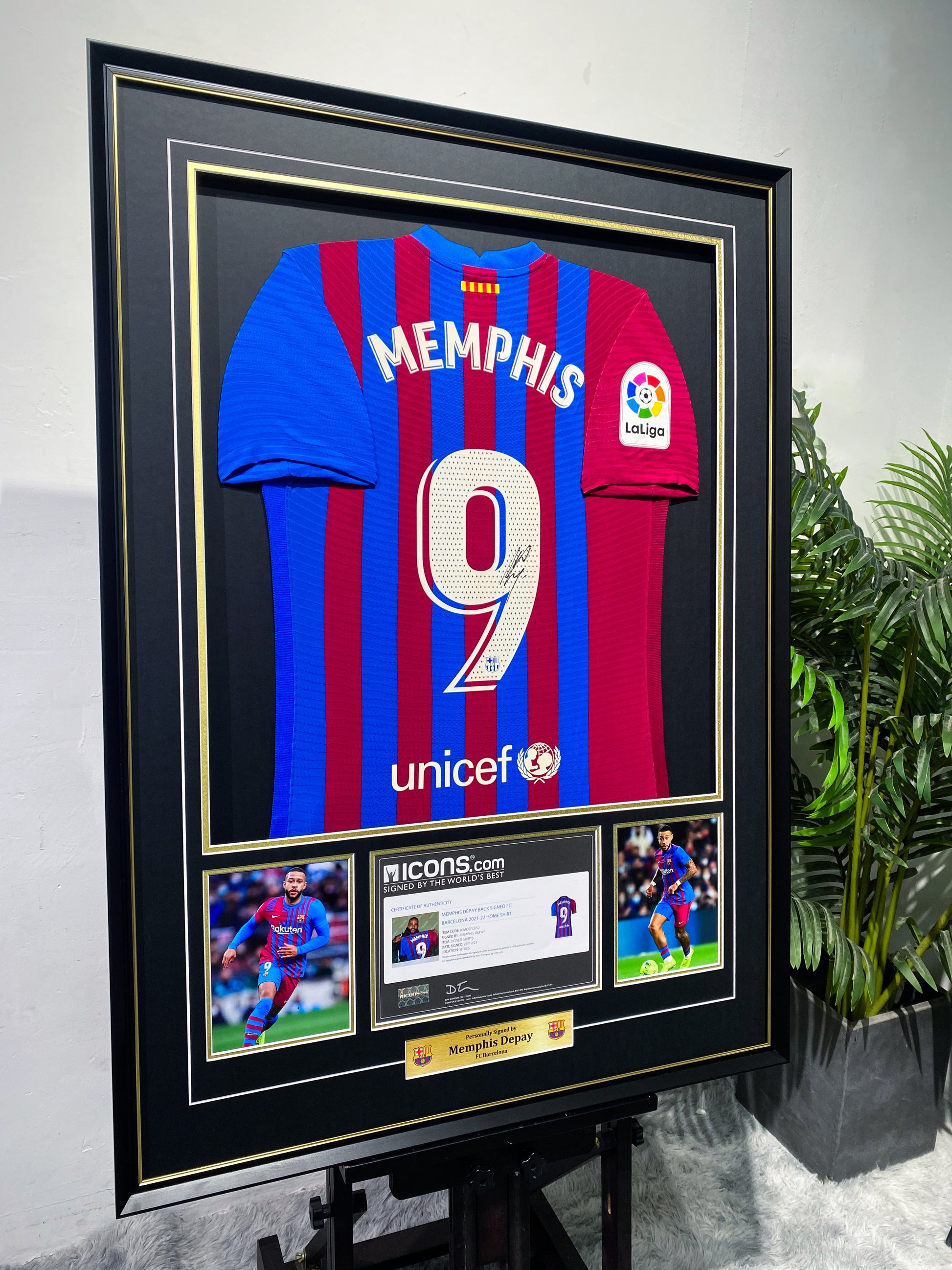 Memphis Depay Barcelona #9 Jersey Framed