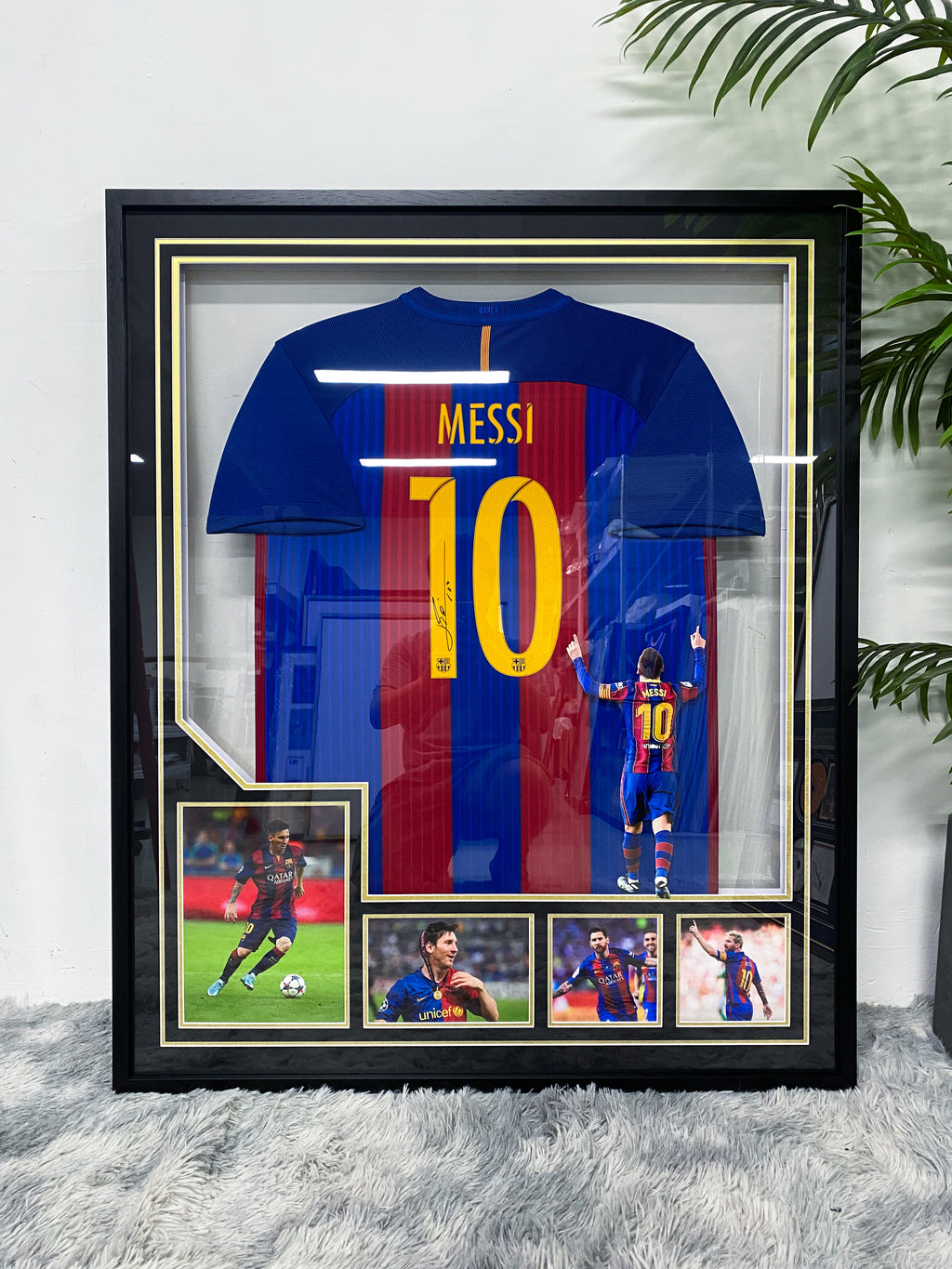 Lionel Messi Barcelona #10 Framed Jersey