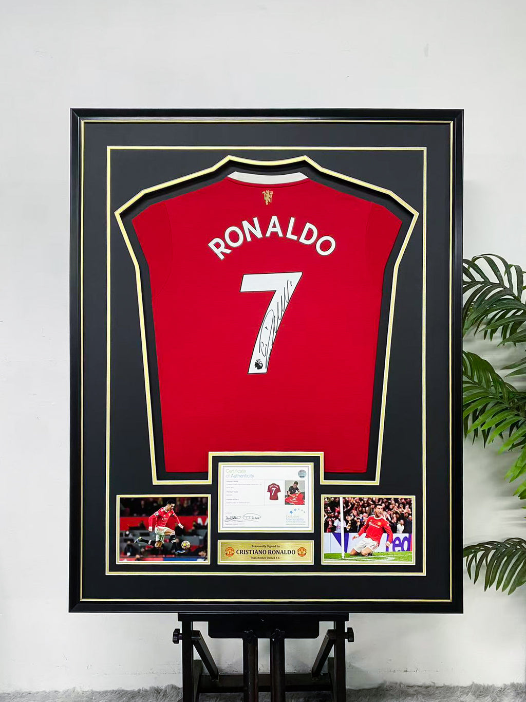 Cristiano Ronaldo Manchester United 7 Signed Home Jersey Display Frame