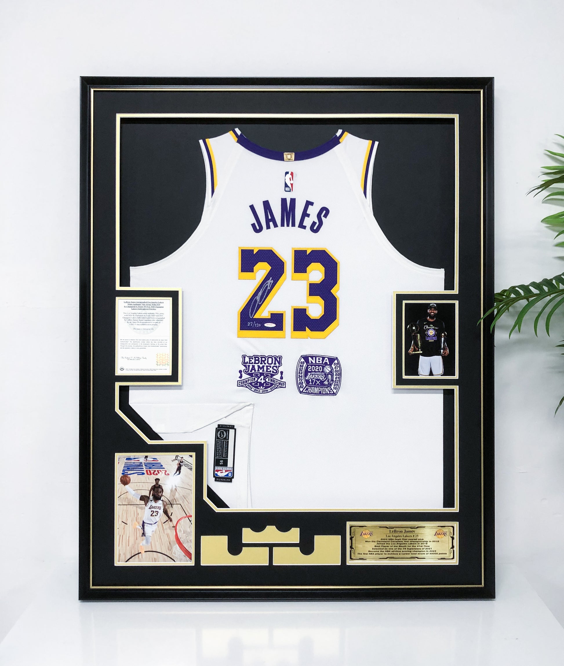 Miami Heat LeBron James Autographed Jersey with Standard Design Framed000011