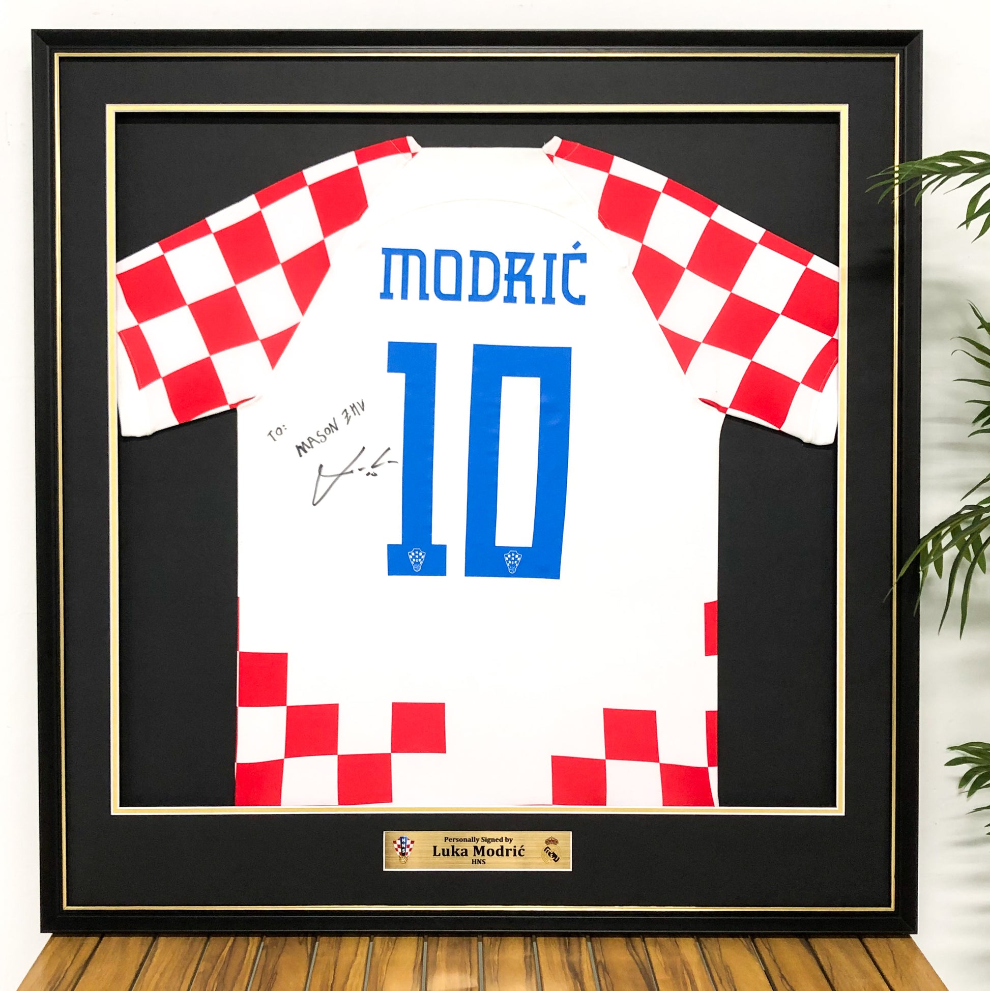 Croatia national football team Luka Modrić Autographed Jersey with Standard Design Framed00001