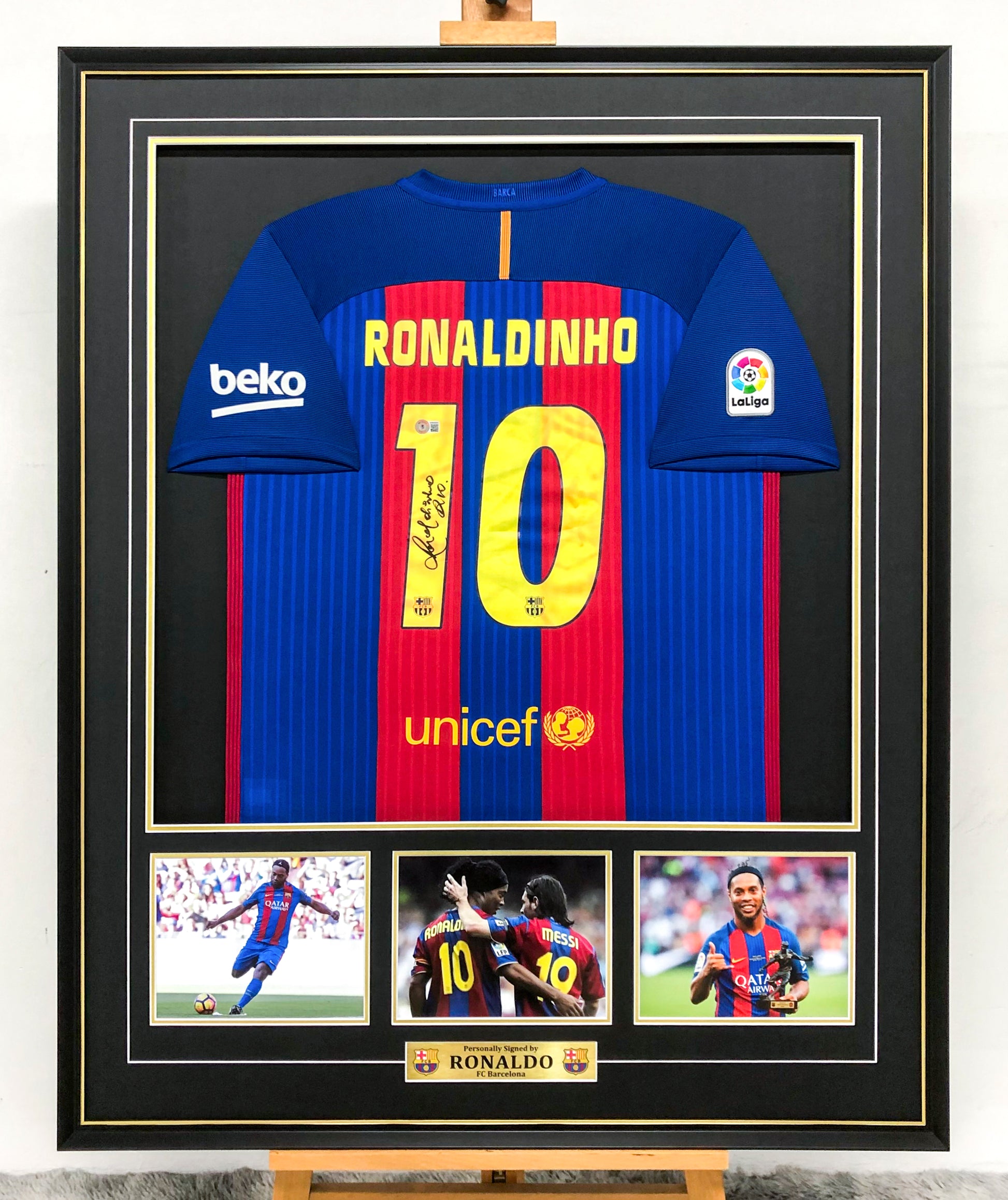 Ronaldinho FC Barcelona Jersey – Autographed Custom Framing