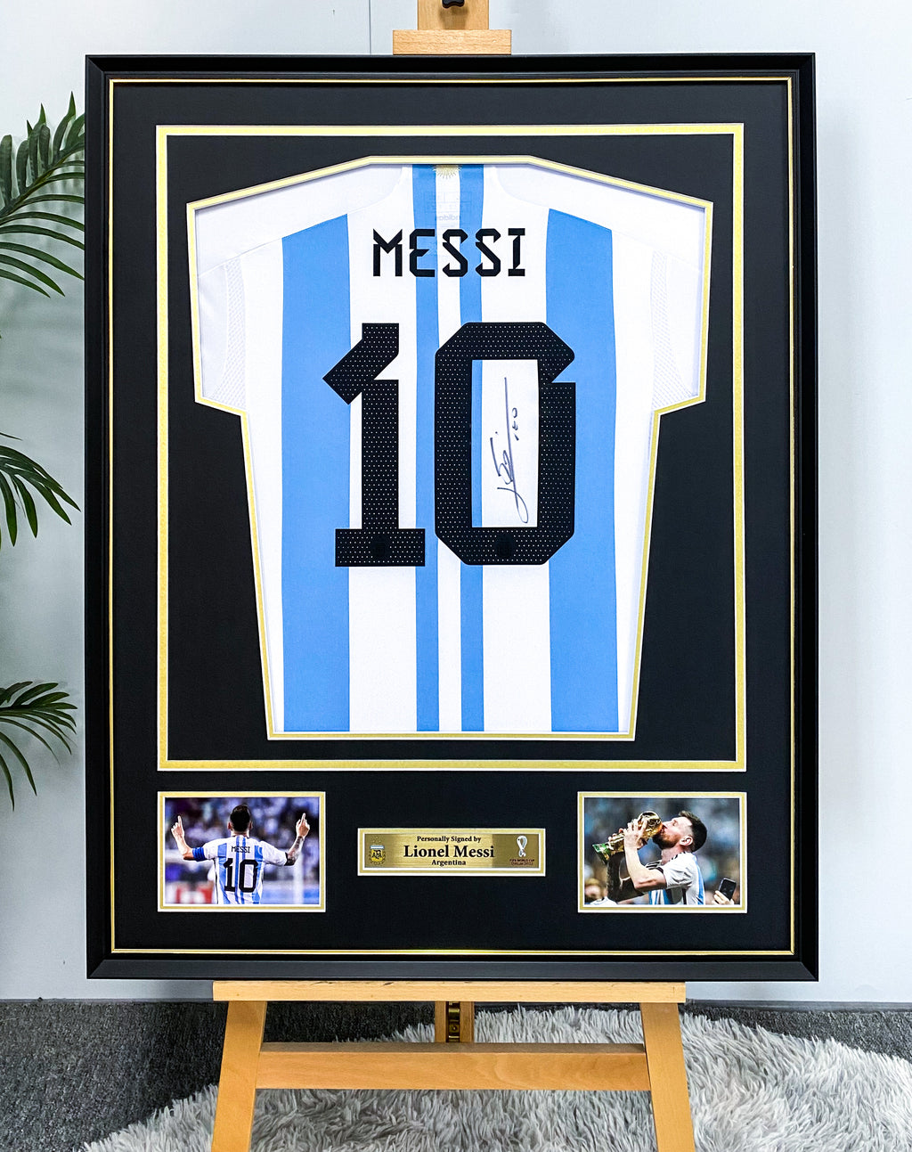 Argentina Lionel Messi  Autographed Jersey with Classic Design Framed000024