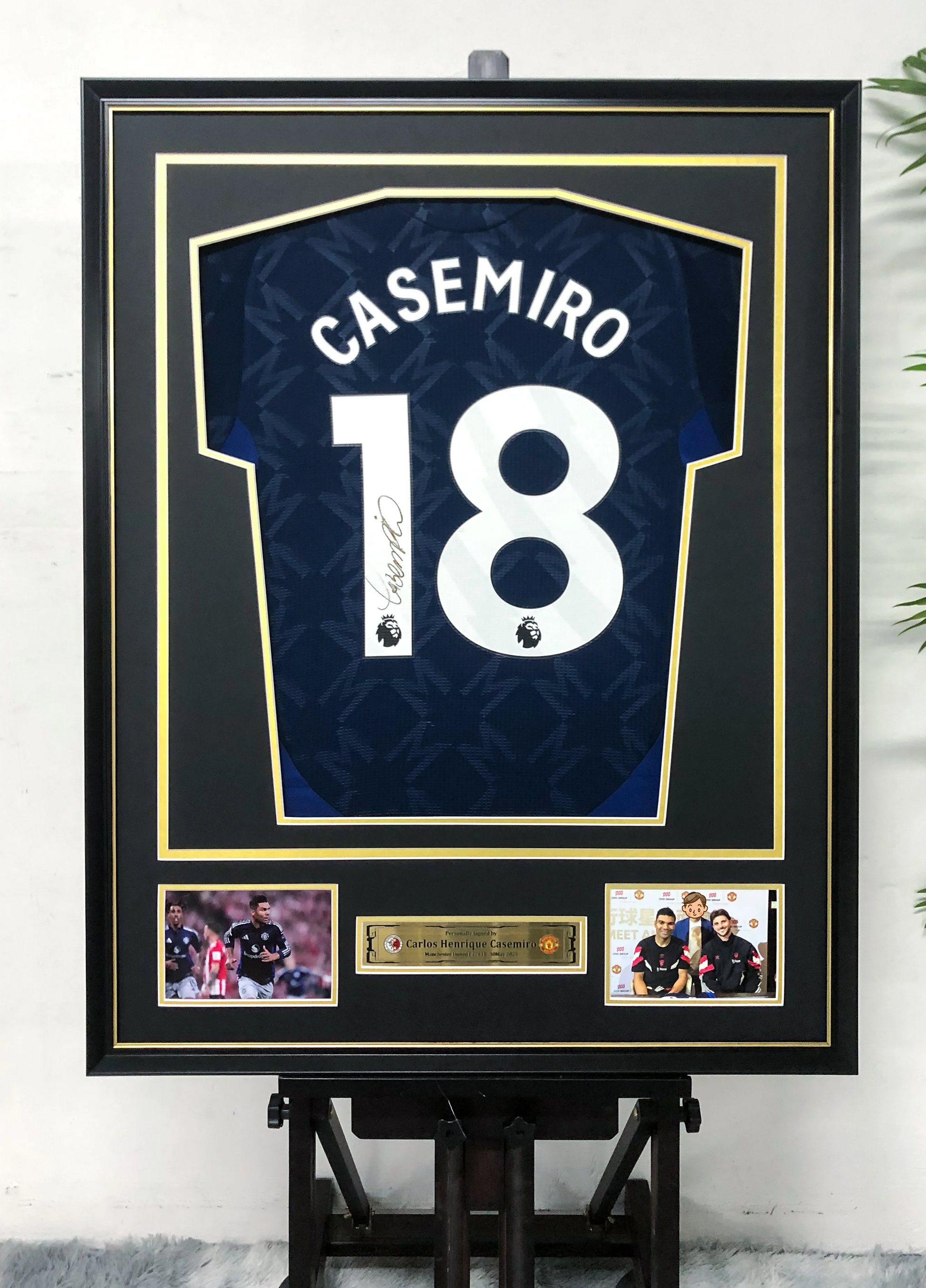 Casemiro Manchester United Autographed Custom Framed Jersey