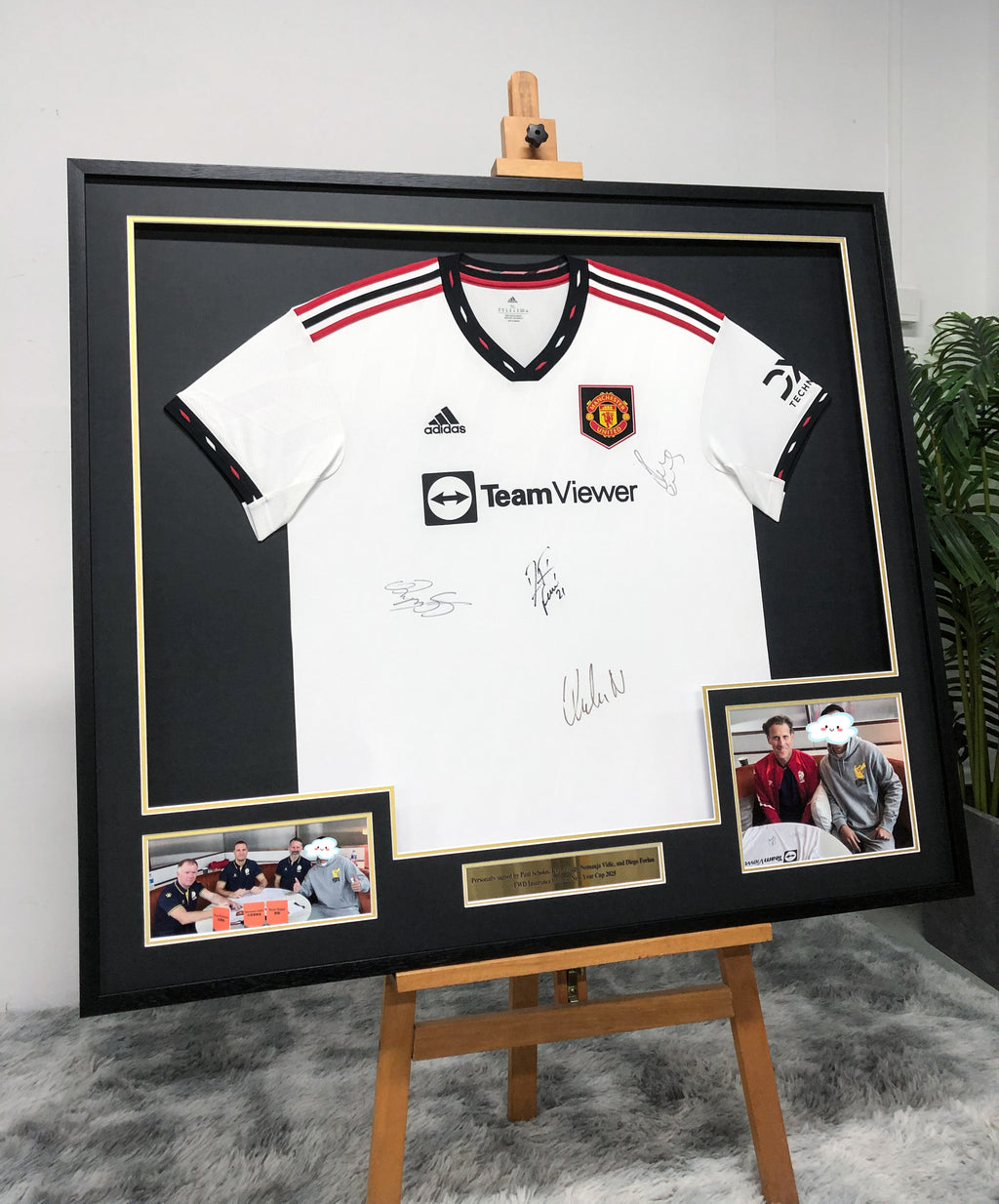 Manchester United Autographed Custom Framed Jersey