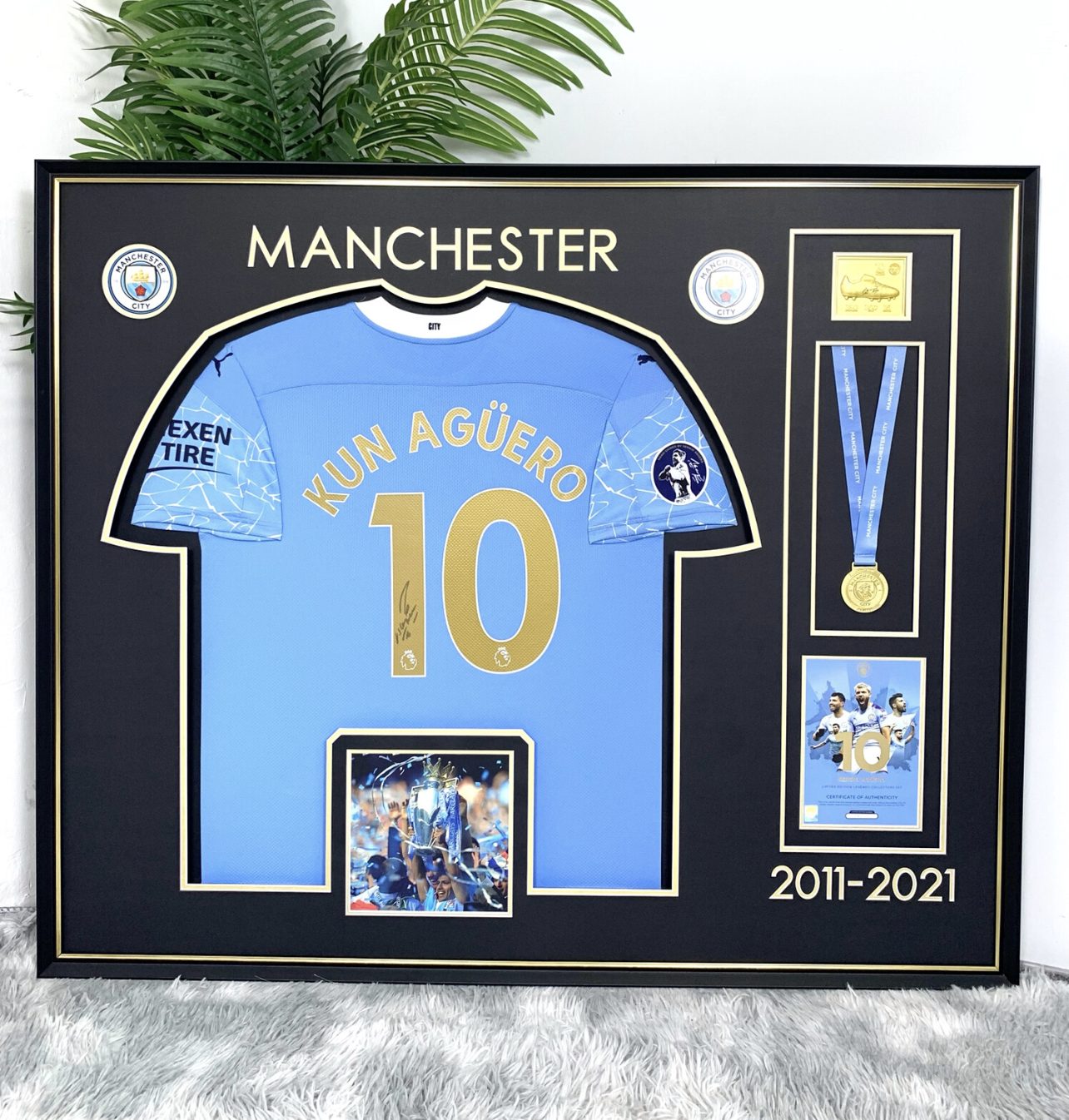 Kun Agüero Manchester City Autographed Framed Jersey