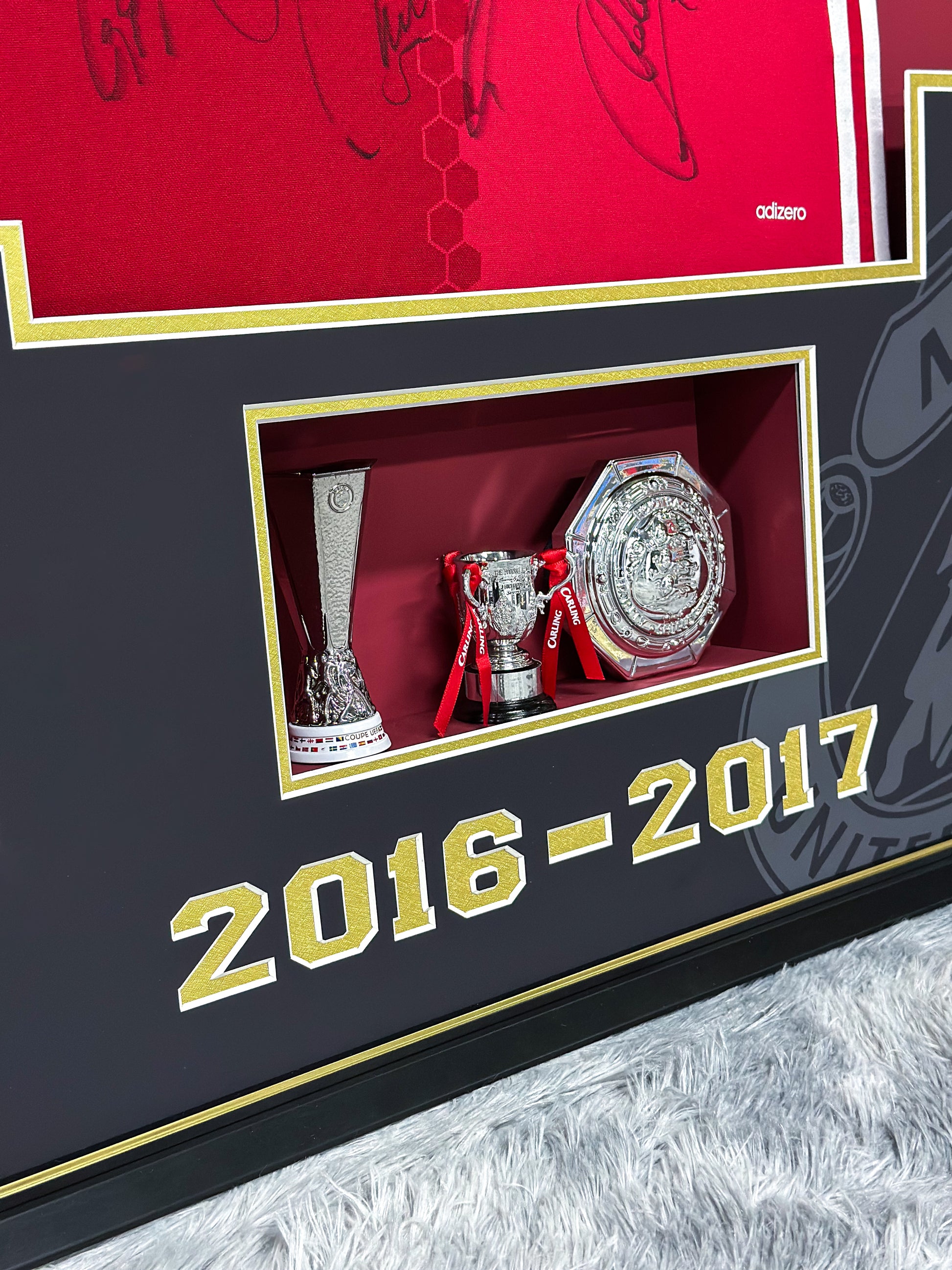 Manchester United Team Signed Framed Jersey