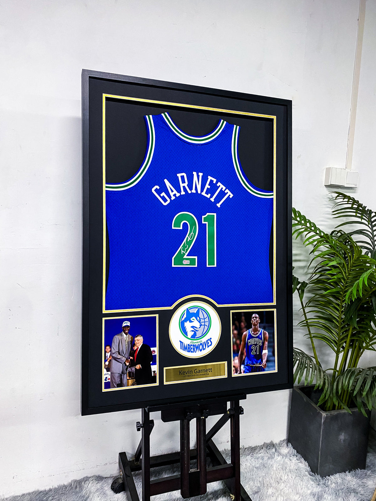 Kevin Garnett Minnesota Timberwolves Signed Jersey Framed
