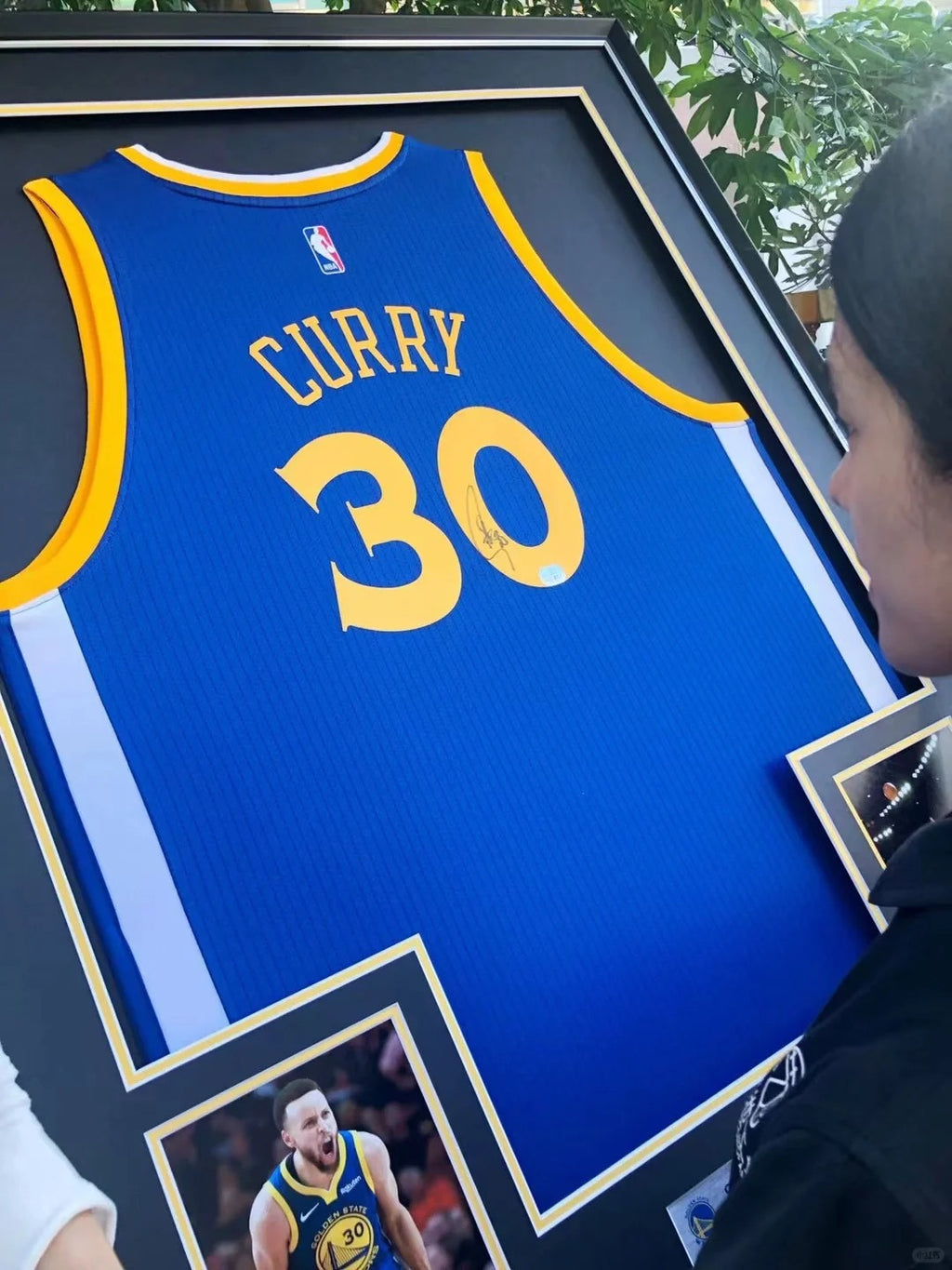 Golden State Warriors Stephen Curry Autographed Jersey with Standard Design Framed000023