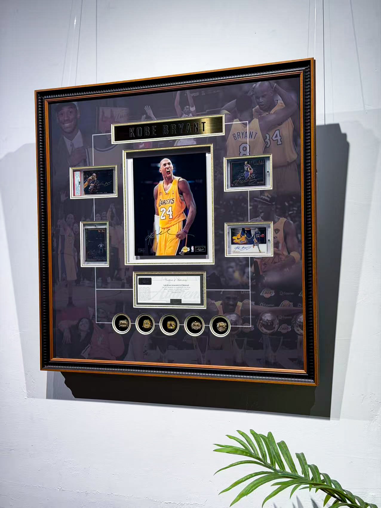 Kobe Bryant Los Angeles Lakers Autograph Photo & Sports Card Championship Rings Display Framing Sentimental Item