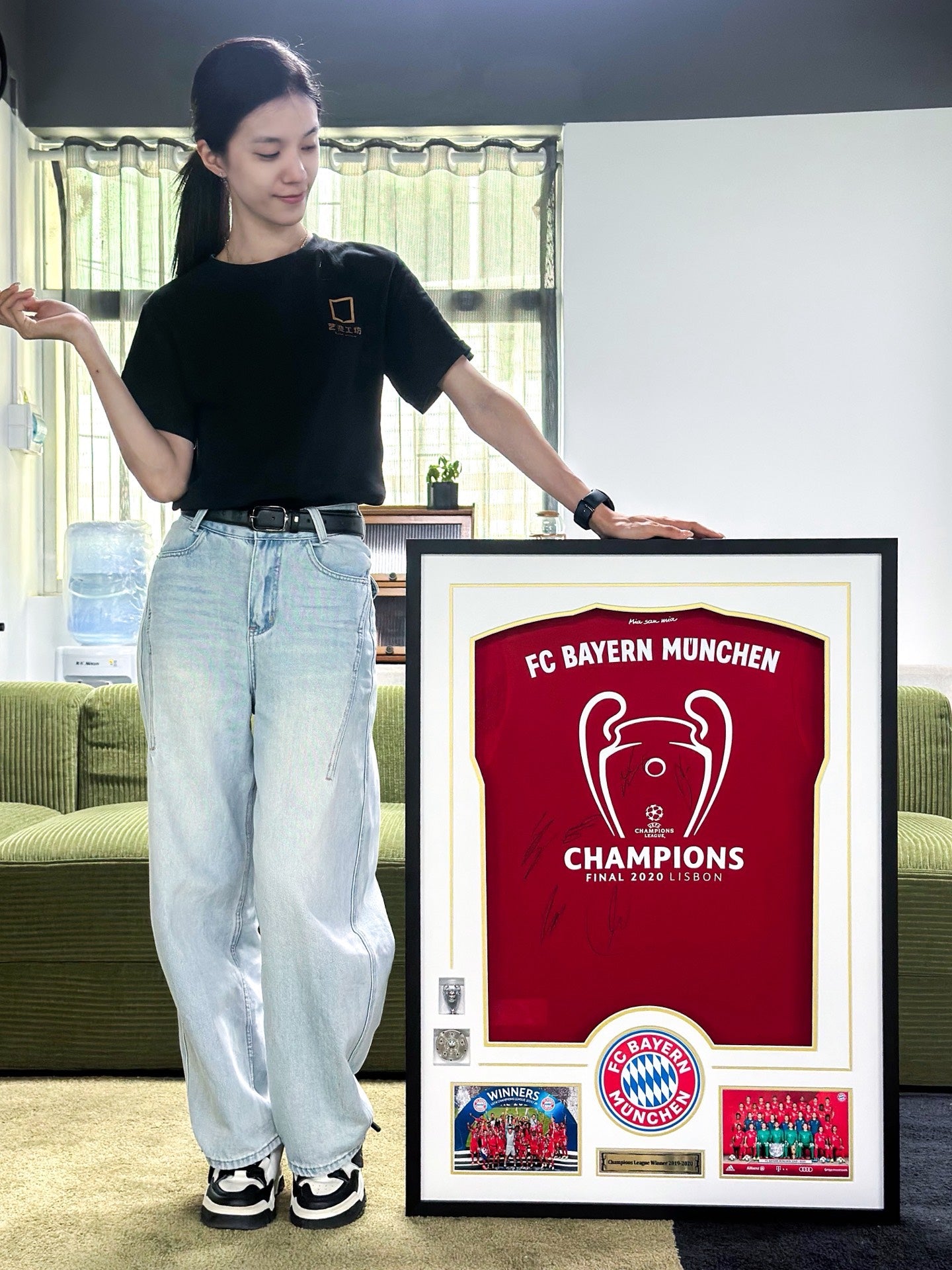 Thomas Müller Bayern Munich Autographed Jersey Custom Framed