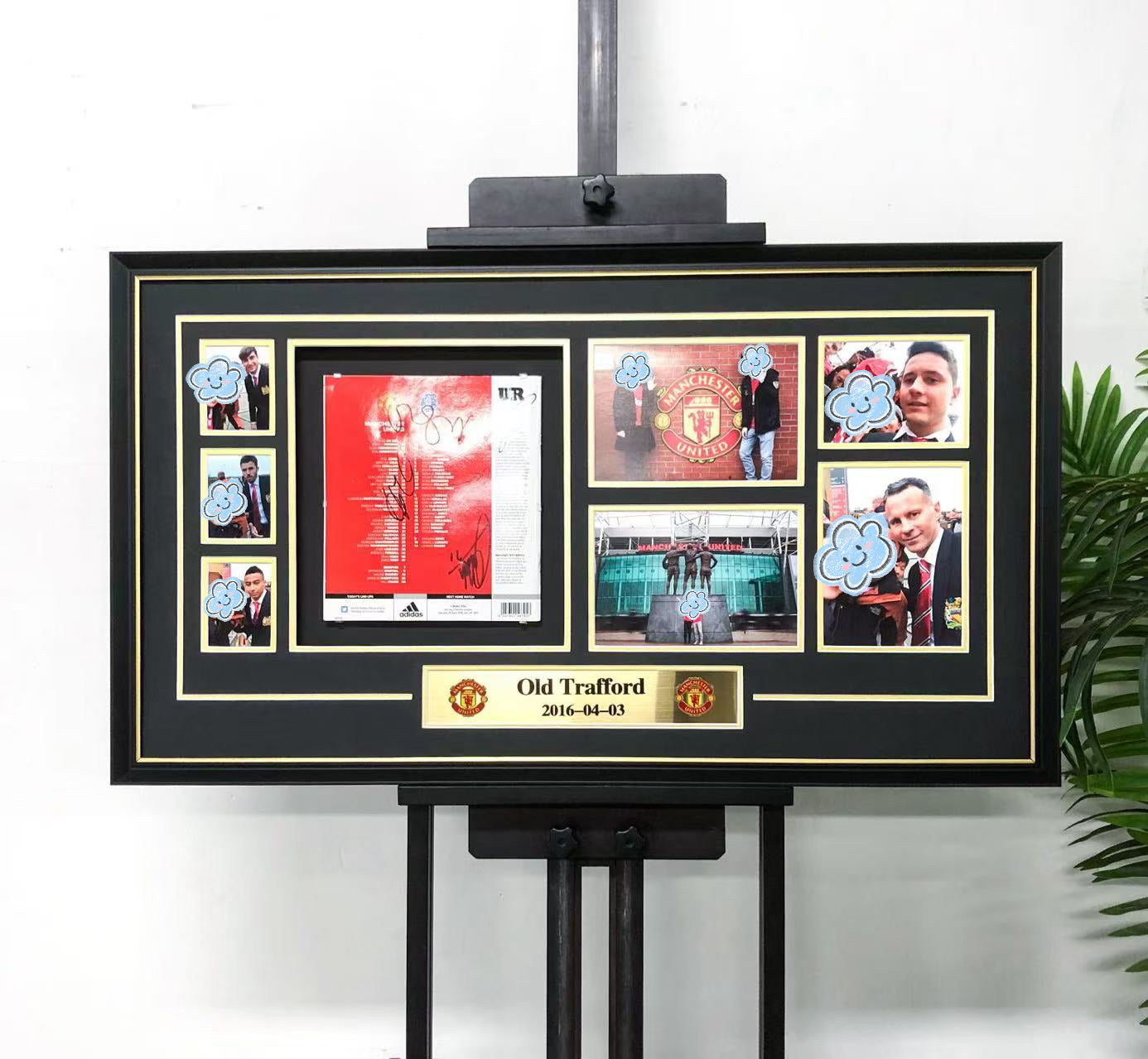Manchester United Custom Framed Keepsakes Magazines Books & Memorabilia