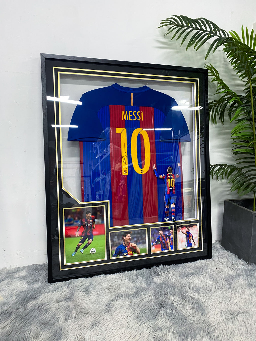 Lionel Messi Barcelona #10 Framed Jersey