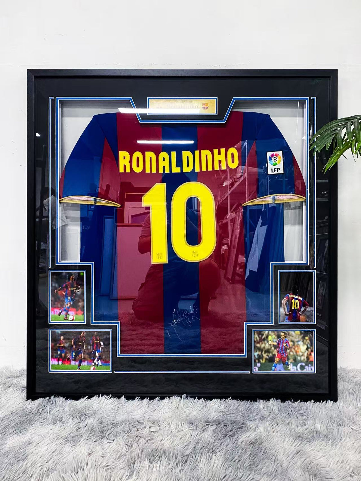 Ronaldinho FC Barcelona Jersey Framing