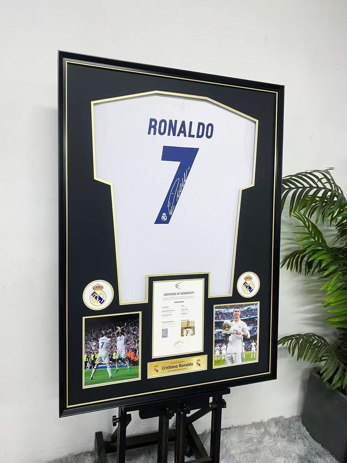 Cristiano Ronaldo Real Madrid 7 Signed Home Jersey Display Frame