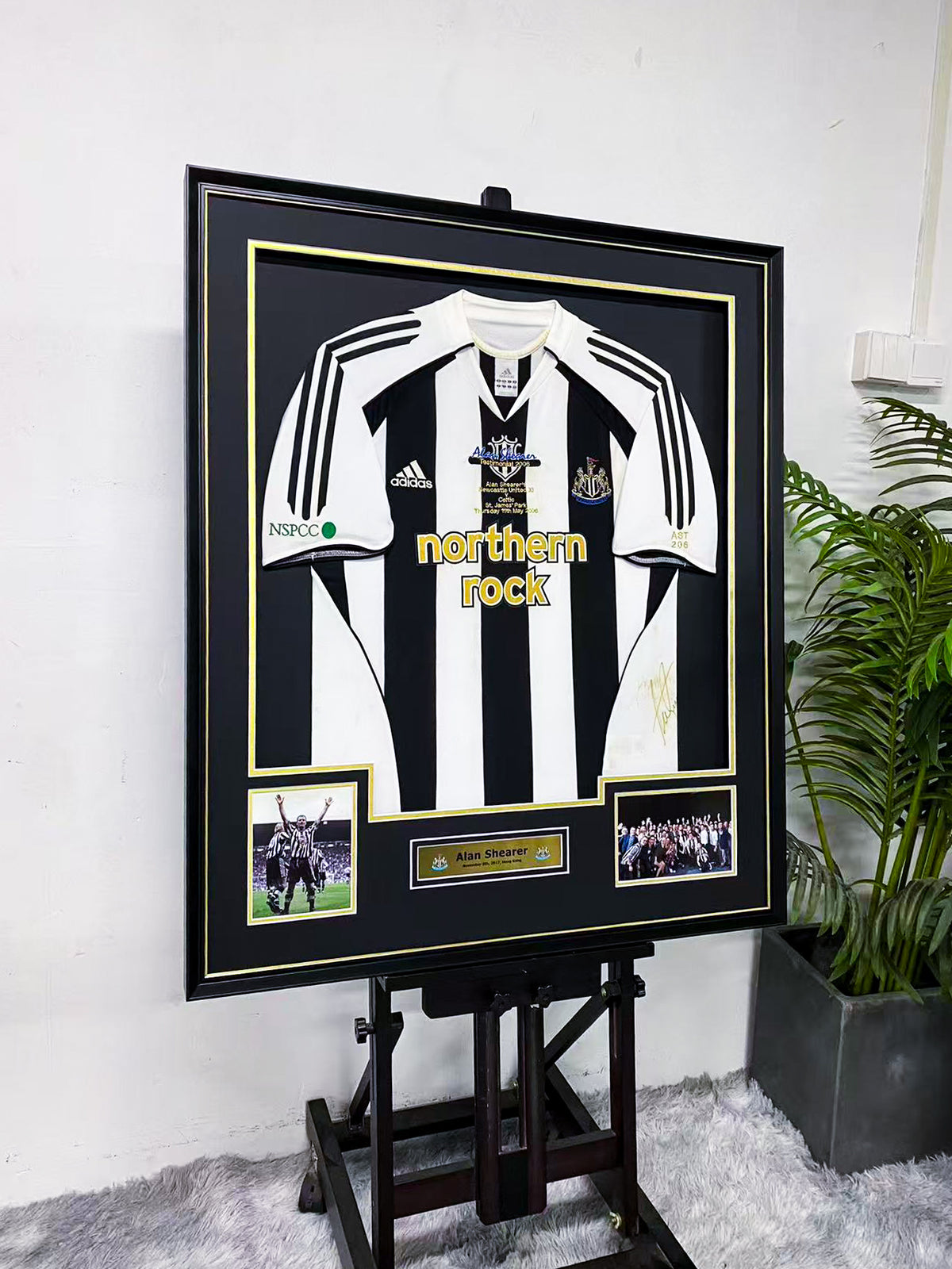 Alan Shearer Newcastle United Signed Jersey Framed