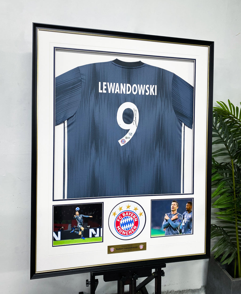 Robert Lewandowski Bayern Munich #9 Framed Jersey