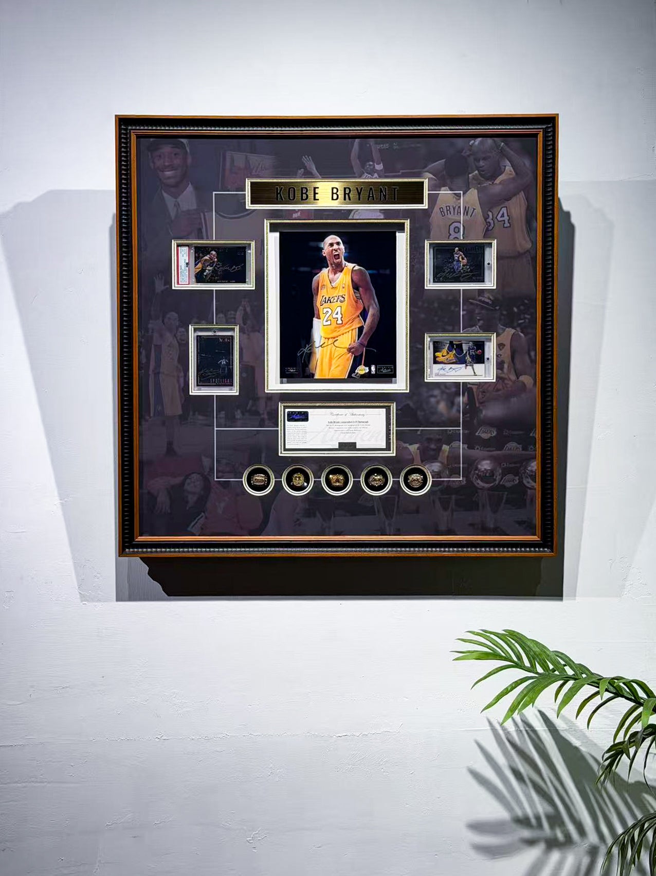 Kobe Bryant Los Angeles Lakers Autograph Photo & Sports Card Championship Rings Display Framing Sentimental Item