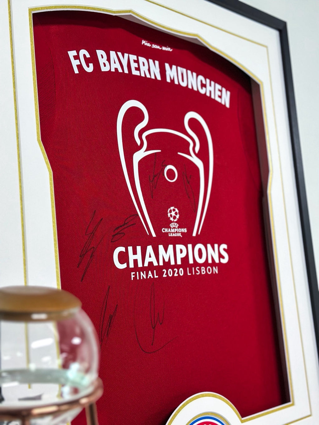 Thomas Müller Bayern Munich Autographed Jersey Custom Framed