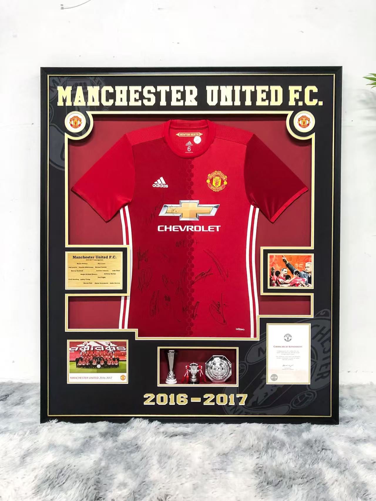 Manchester United Team Signed Framed Jersey