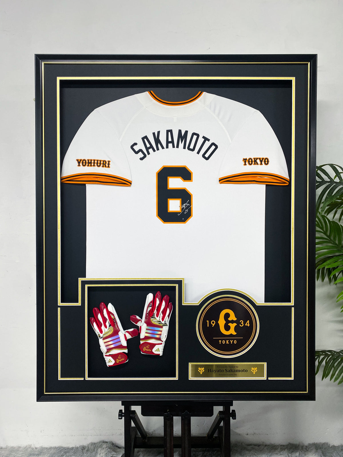 Hayato Sakamoto Yomiuri Giants #6 Autographed Jersey & Game Batting Gloves Framing