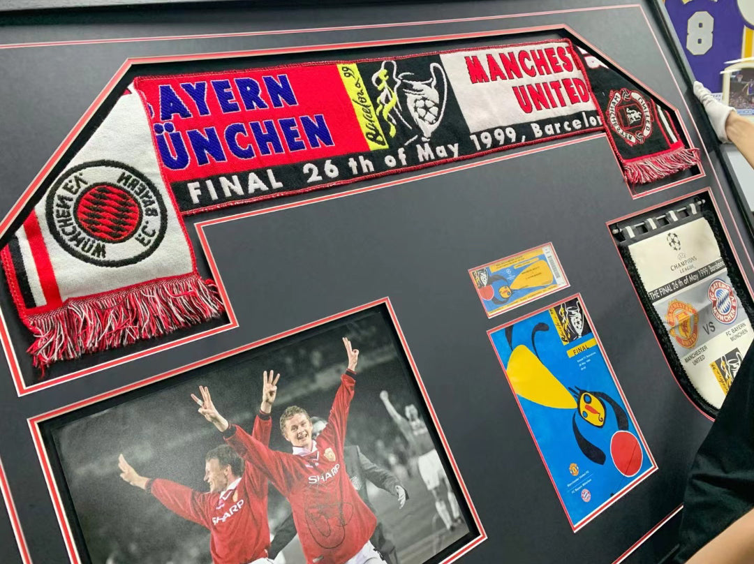 Manchester United vs Bayern Collectibles