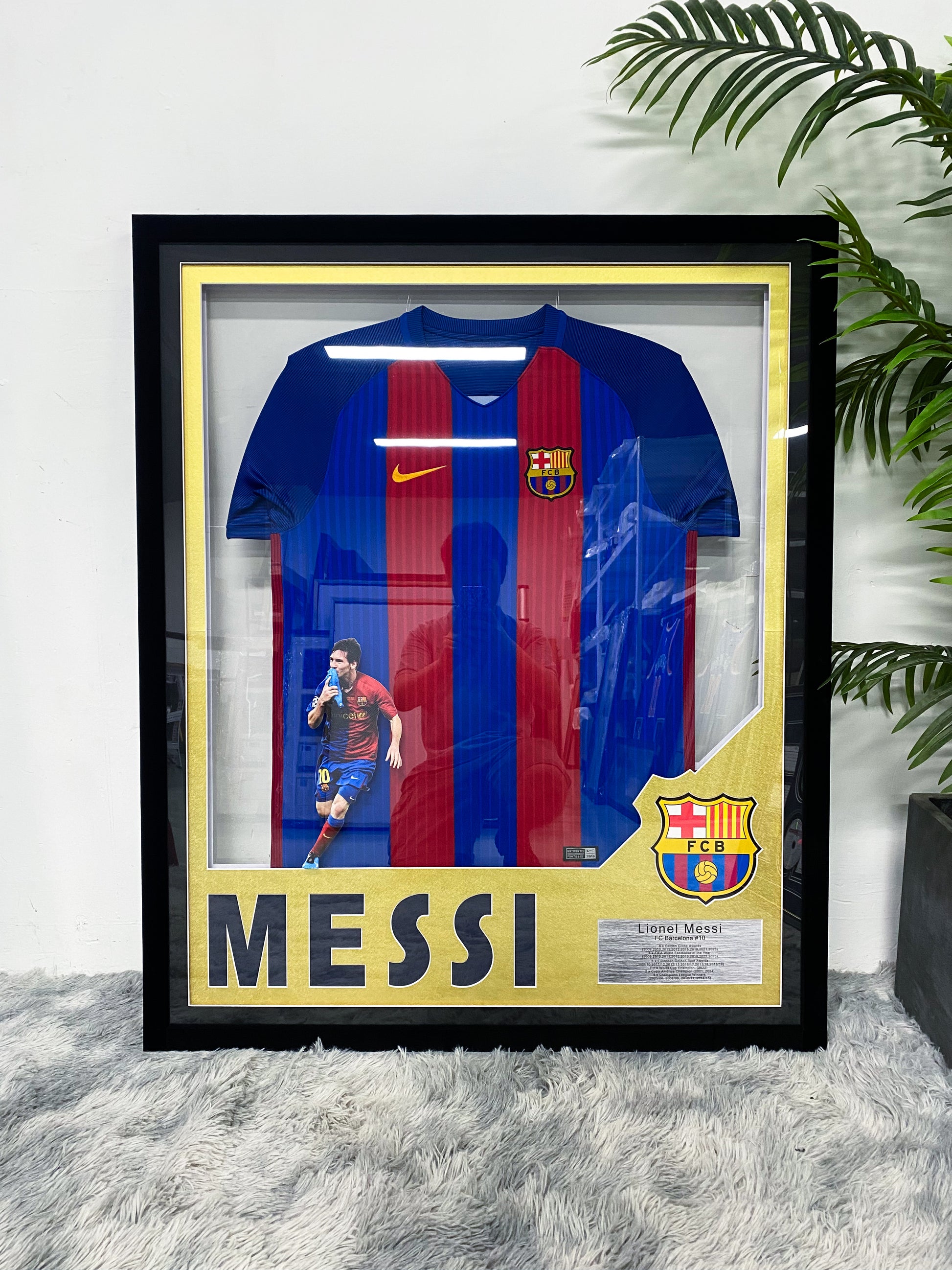 Lionel Messi Barcelona #10 Framed Jersey