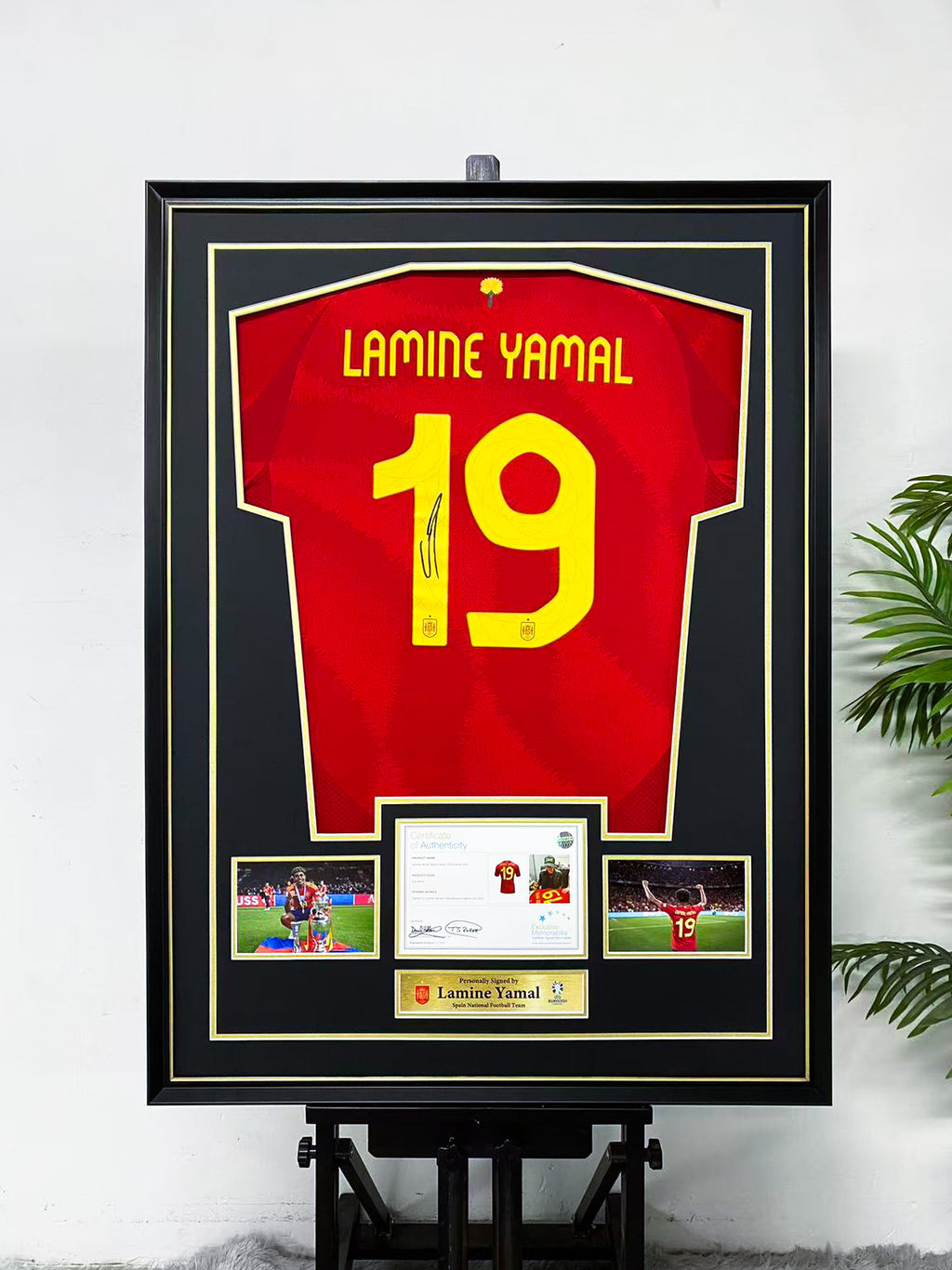 Lamine Yamal Spain #19 Signed Jersey
