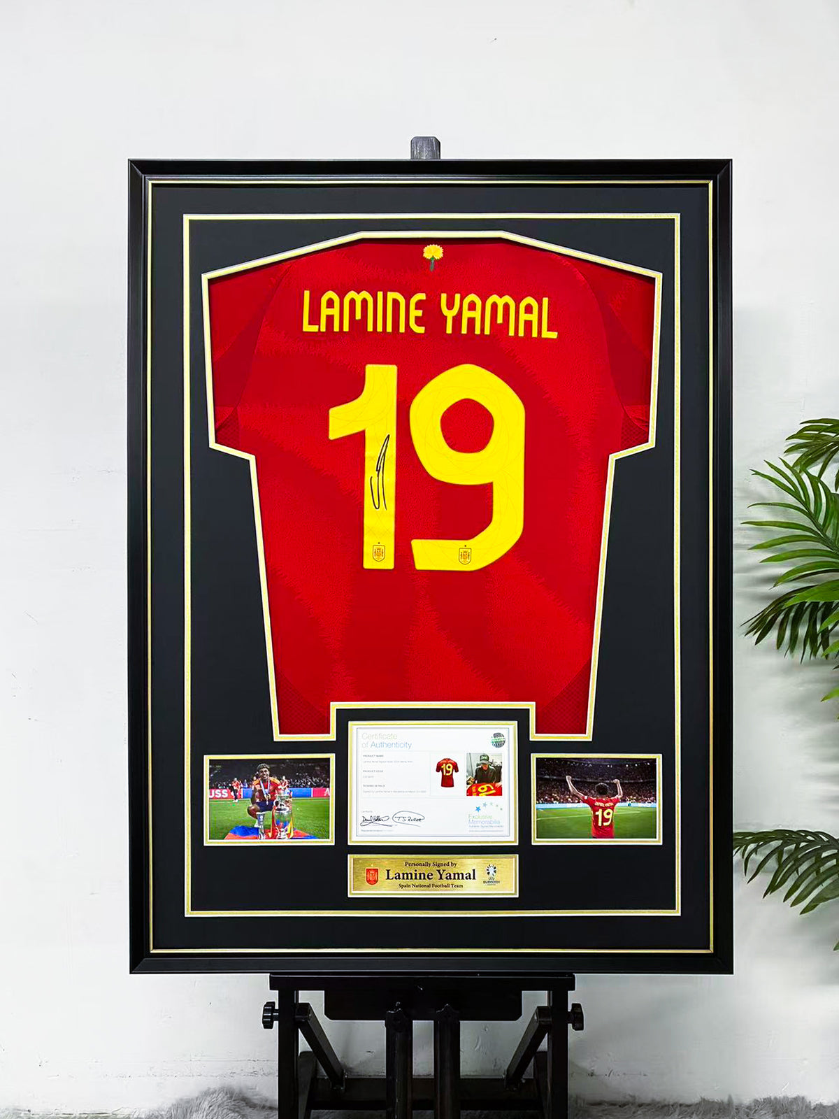 Lamine Yamal Spain #19 Signed Jersey