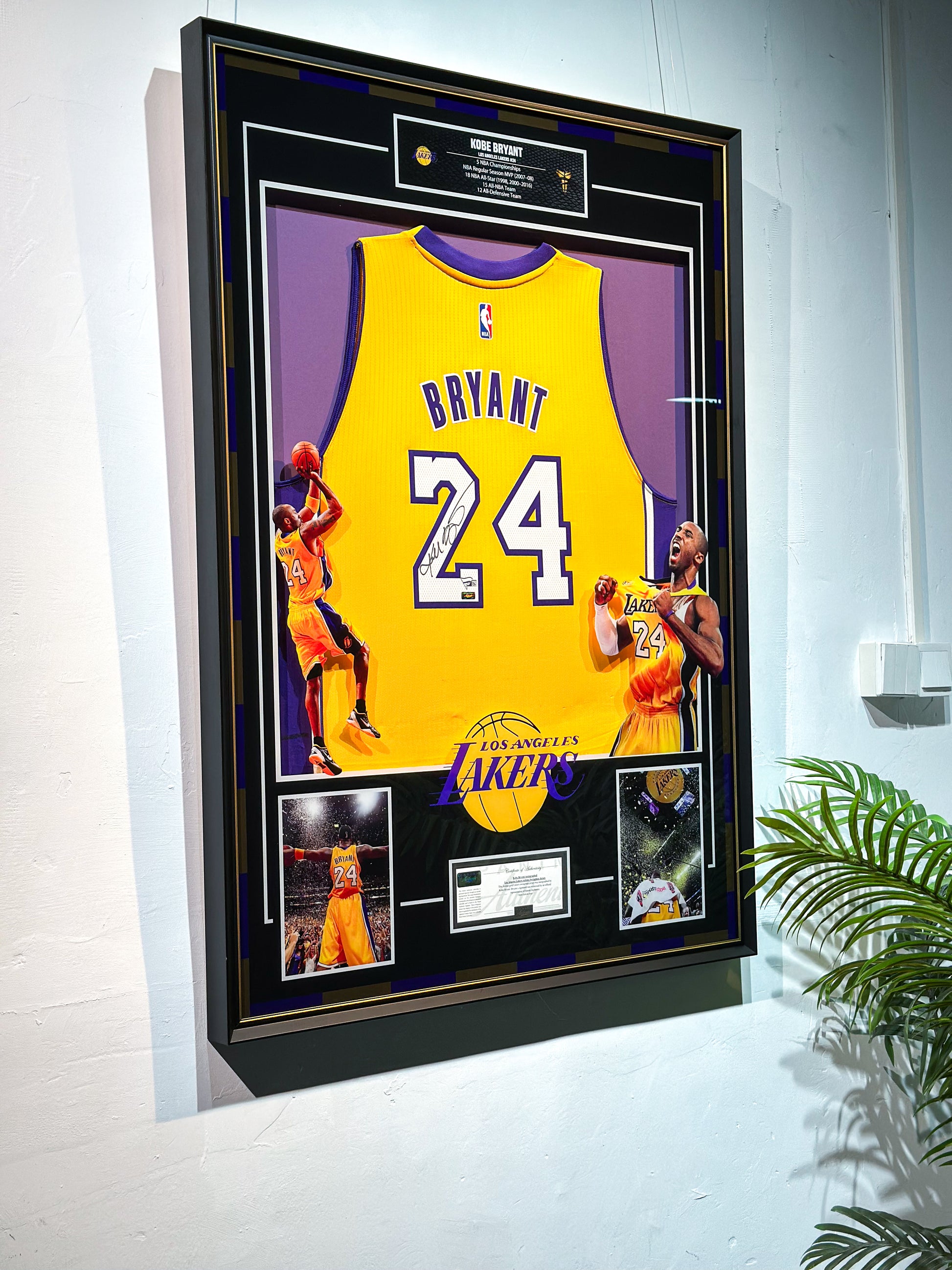 Kobe Bryant Los Angeles Lakers Autographed Jersey