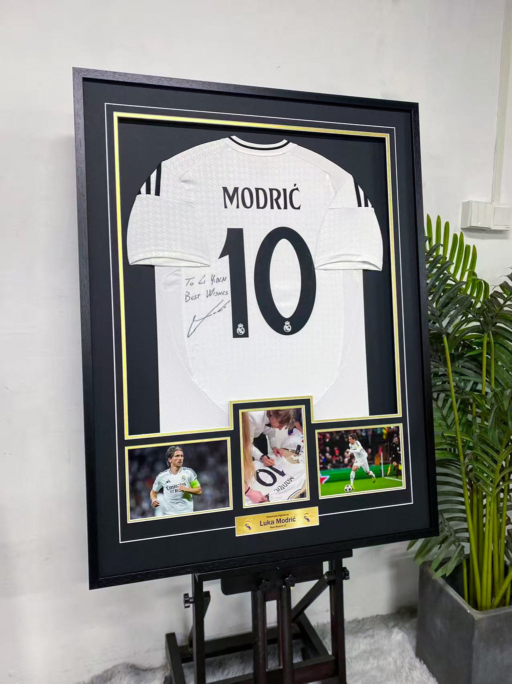 Luka Modric Real Madrid #10 Signed Jersey Framing