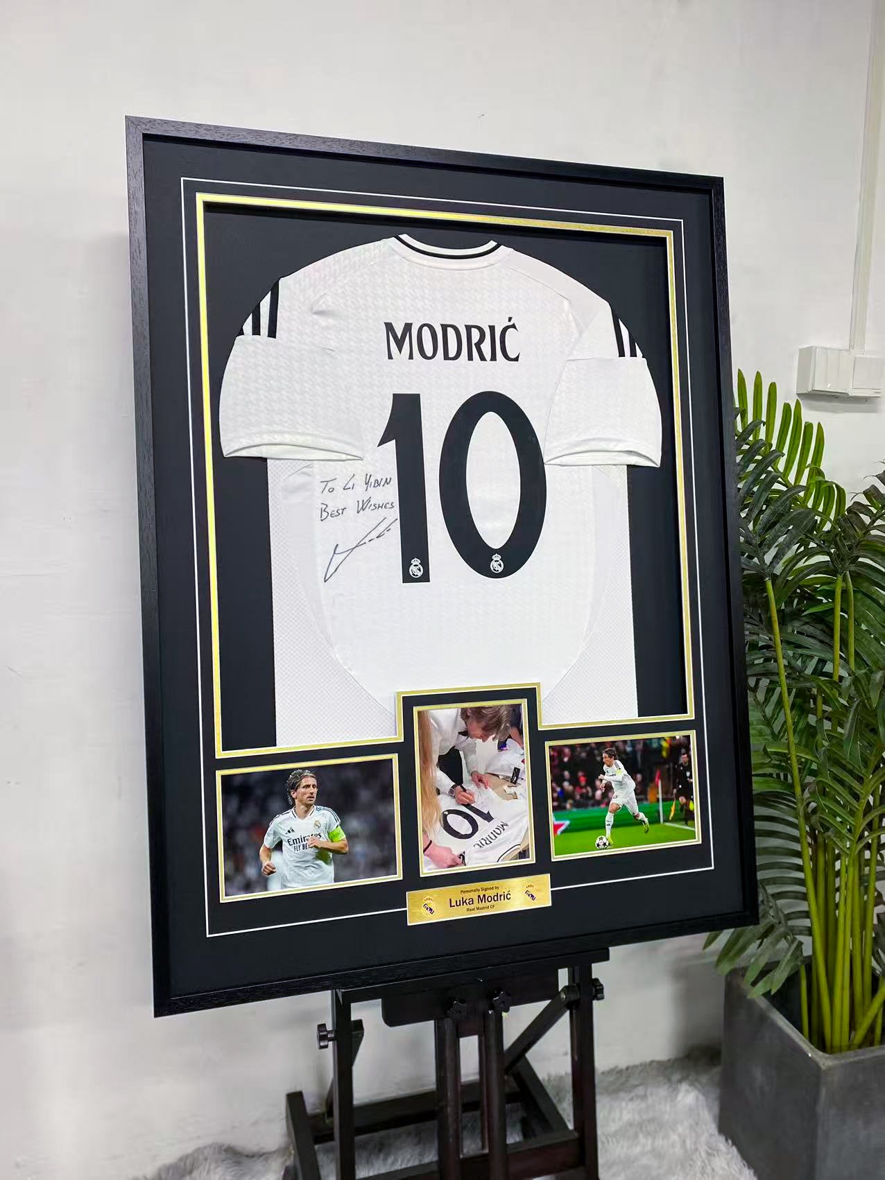 Luka Modric Real Madrid #10 Signed Jersey Framing