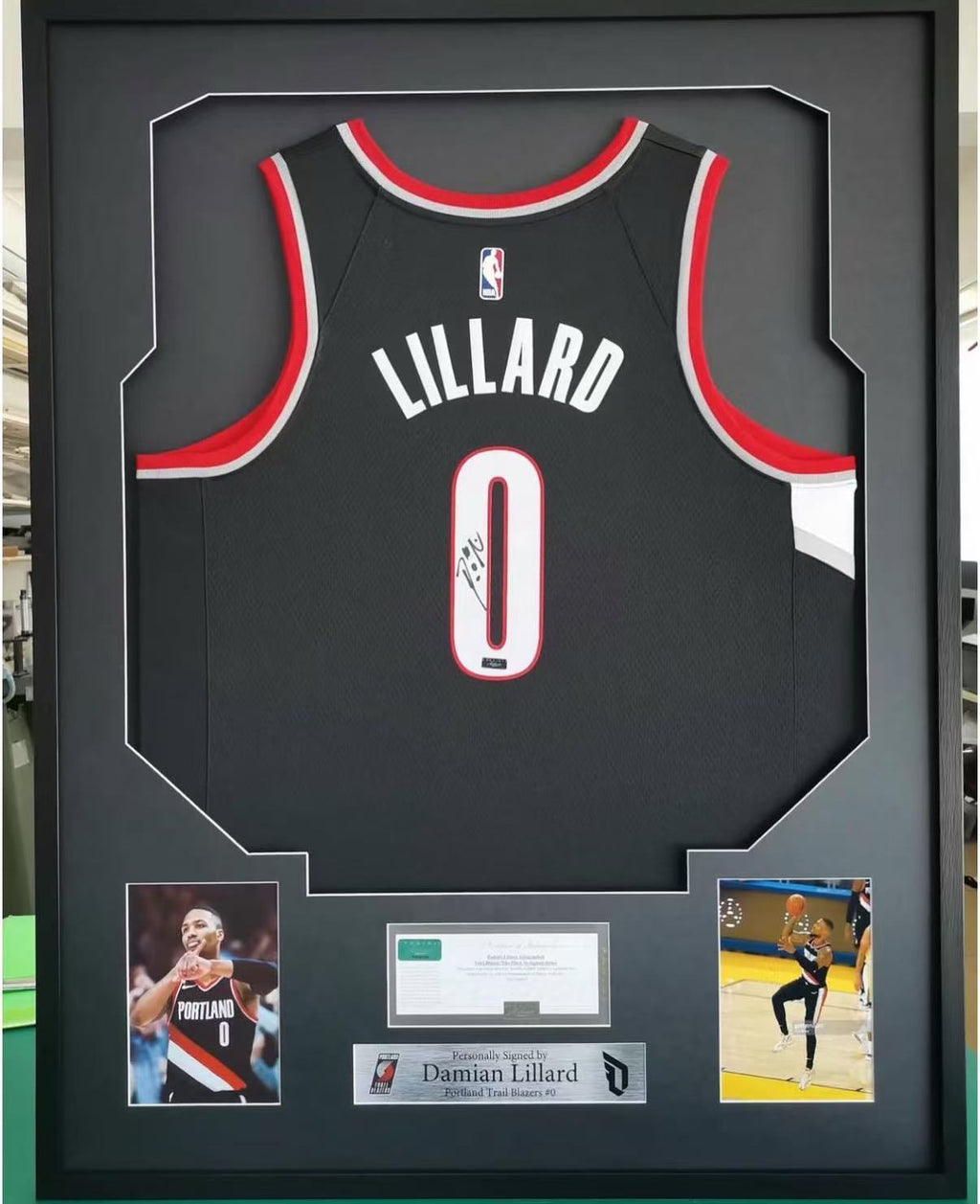 Trail Blazers Damian Lillard Autographed Jersey with Standard Design Framed00002