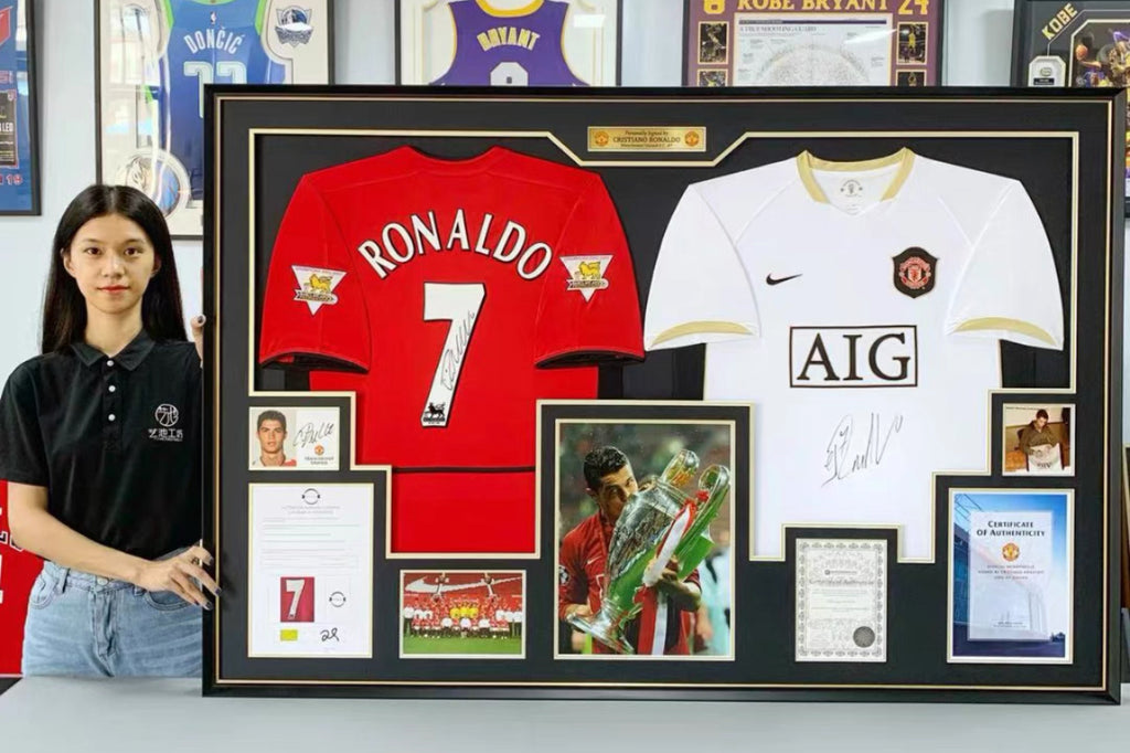 Manchester United Cristiano Ronaldo Autographed Jersey with Personalized Custom Design Framed 000019