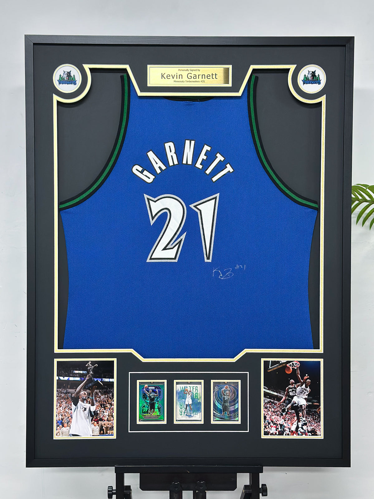 Kevin Garnett Signed Timberwolves Framed Jersey