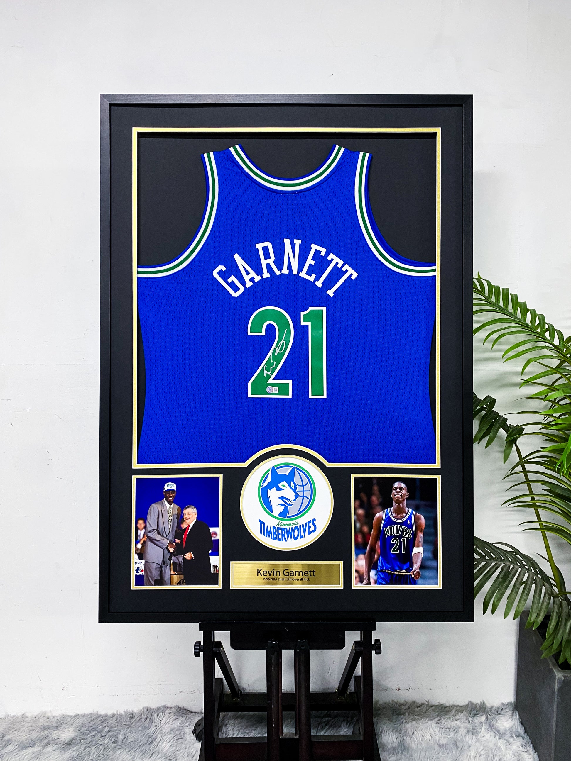 Kevin Garnett Minnesota Timberwolves Signed Jersey Framed