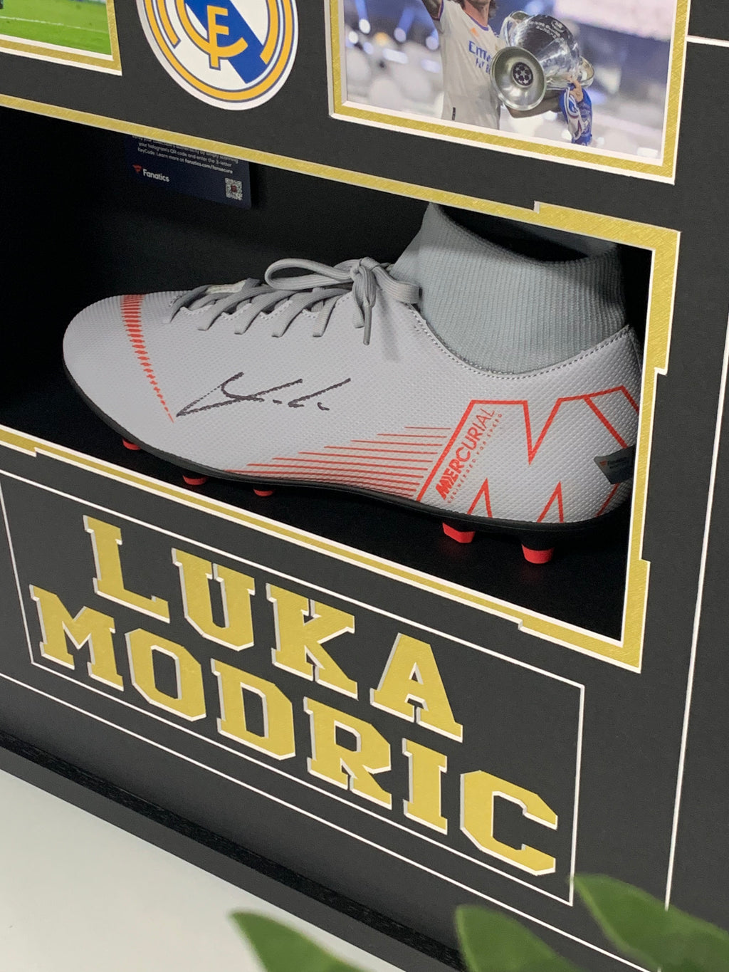 Luka Modrić Real Madrid Sneakers – Custom Framing Display