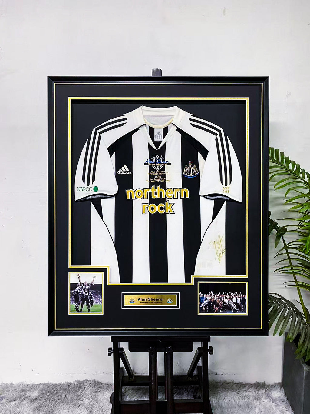 Alan Shearer Newcastle United Signed Jersey Framed
