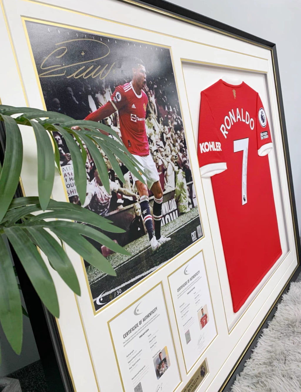 Manchester United Cristiano Ronaldo Autographed Jersey with Personalized Custom Design Framed 00002