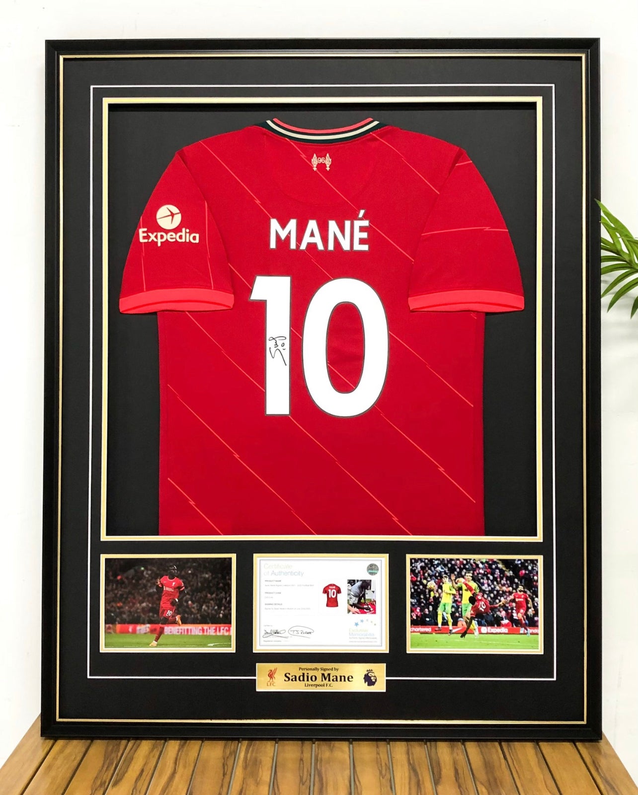 Sadio Mané Liverpool FC Autographed Custom Framed Jersey