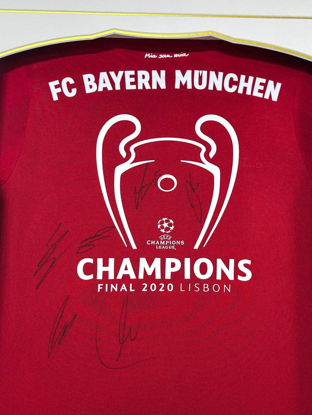 Thomas Müller Bayern Munich Autographed Jersey Custom Framed