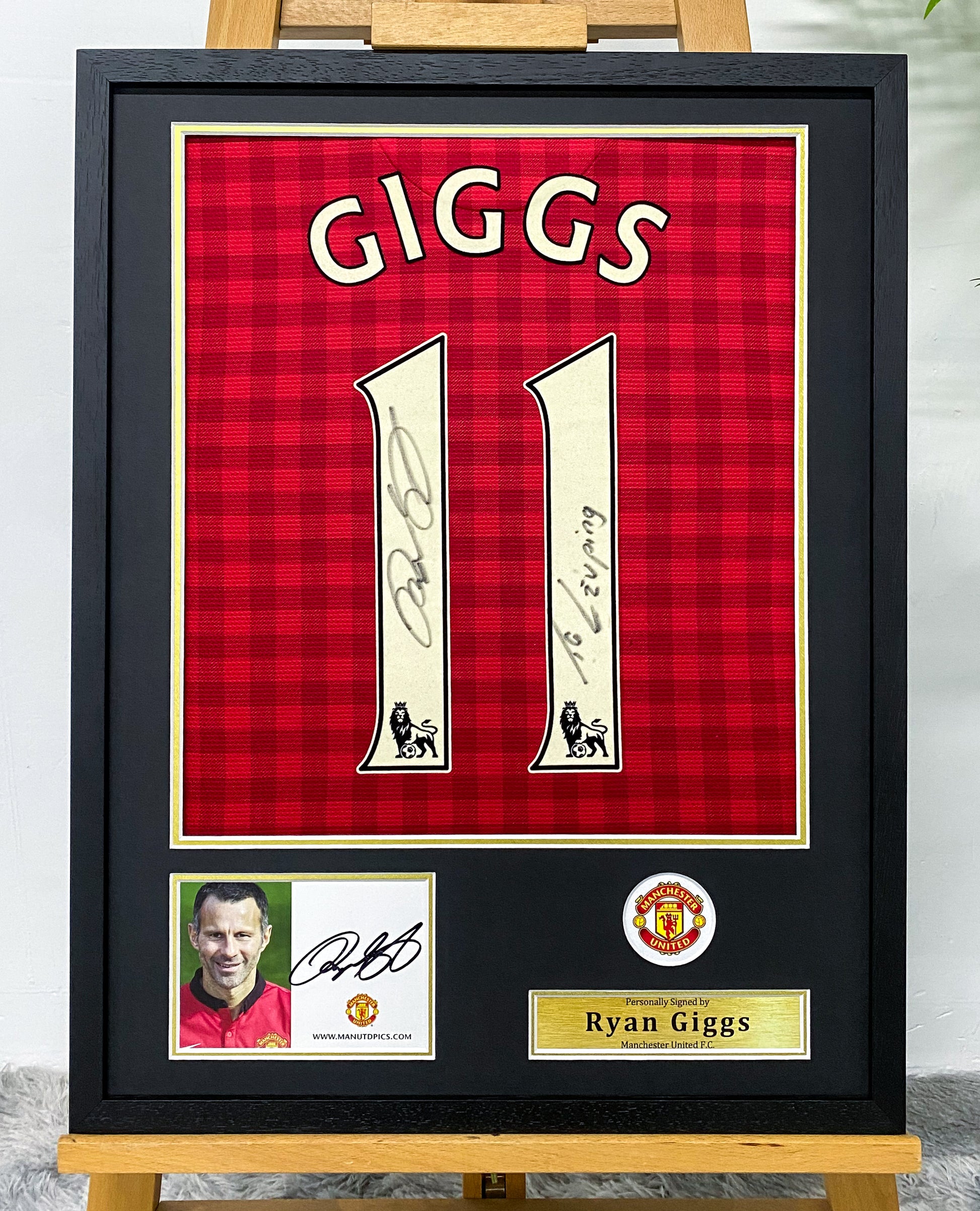 Ryan Giggs Manchester United Autographed Jersey Framed