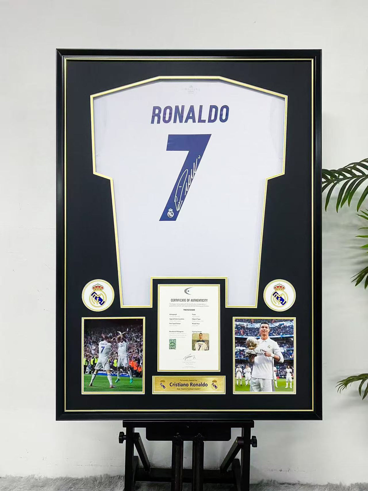 Cristiano Ronaldo Real Madrid 7 Signed Home Jersey Display Frame