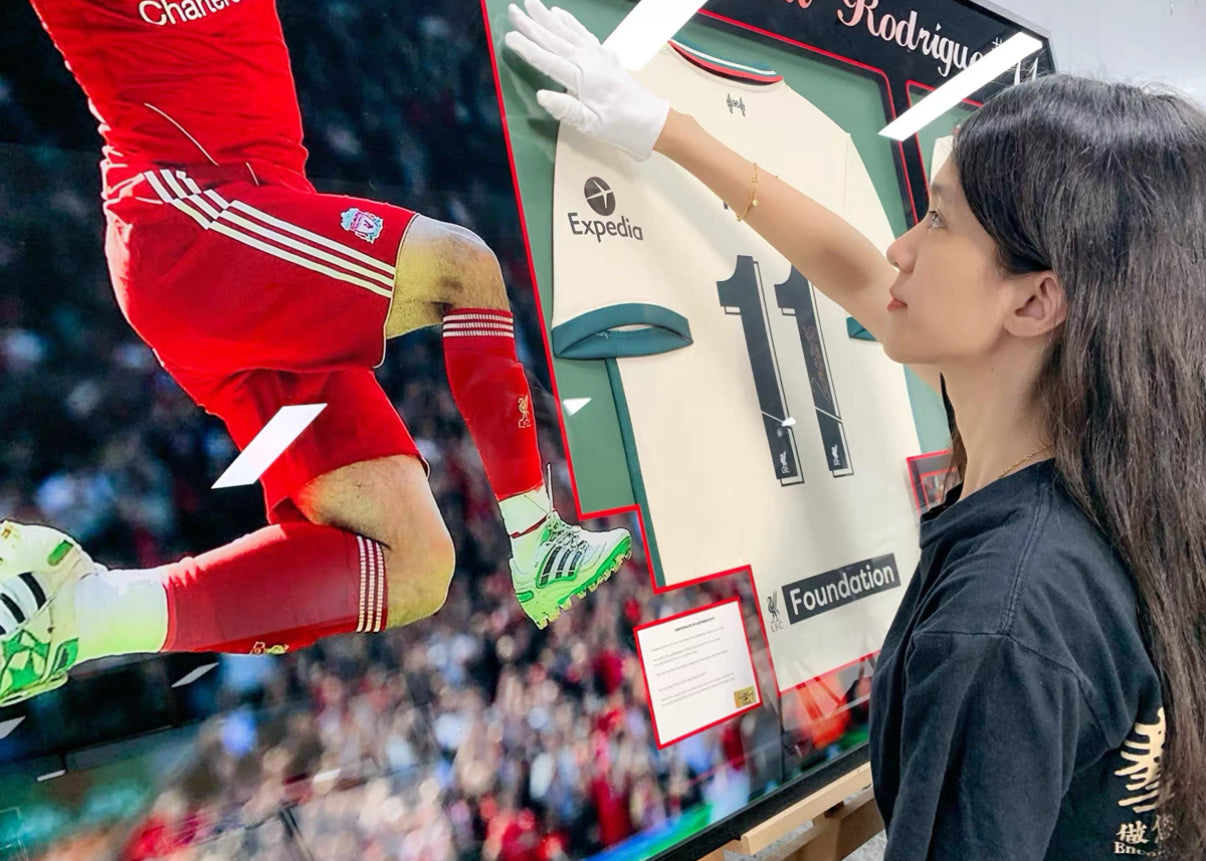 Maxi Rodríguez Liverpool FC Jersey – Autographed Custom Framing