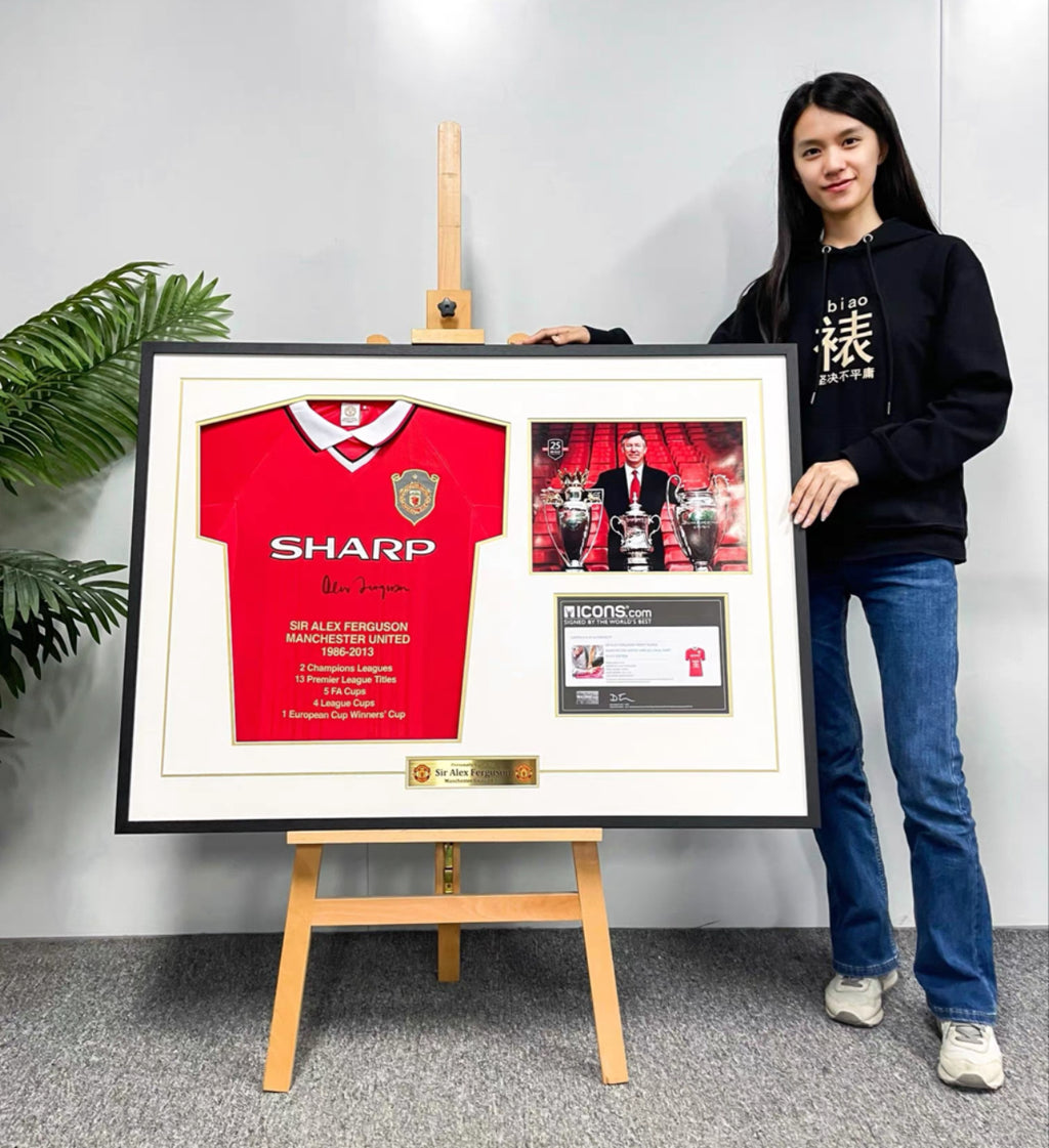 Manchester United Alex Ferguson Autographed Jersey with Personalized Custom Design Framed 000024