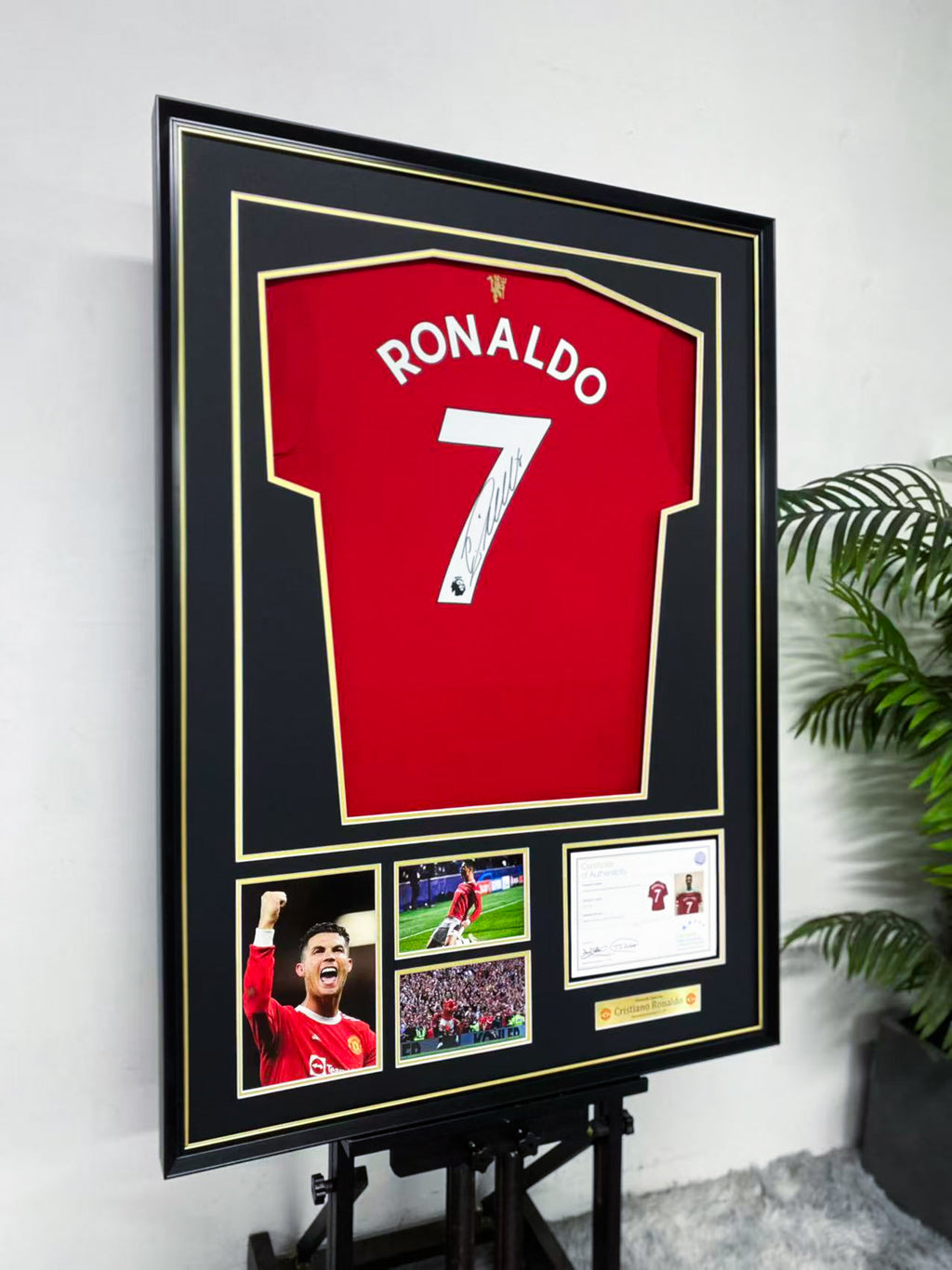 Cristiano Ronaldo Manchester United 7 Signed Home Jersey Display Frame