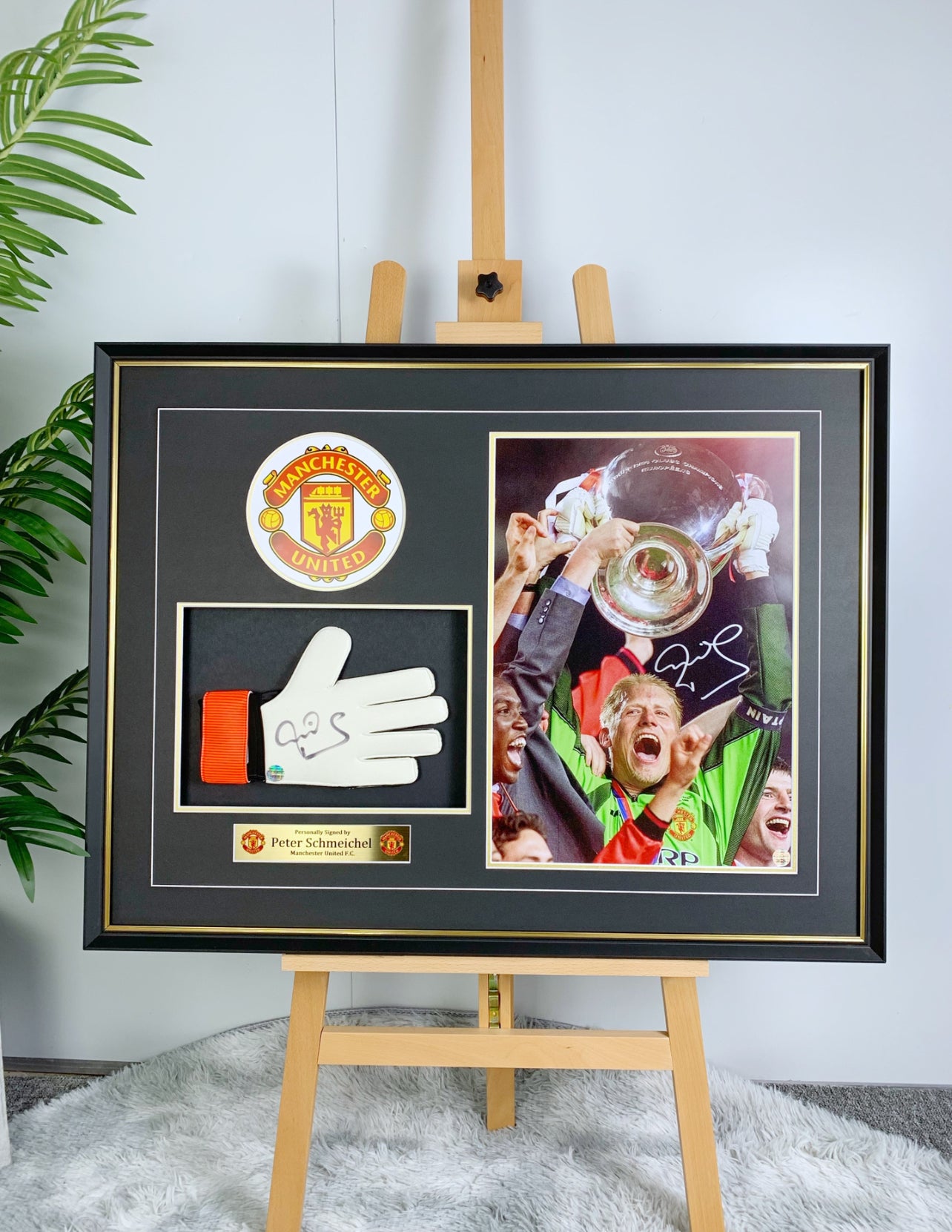 Peter Schmeichel Manchester United Goalkeeper Gloves Framed