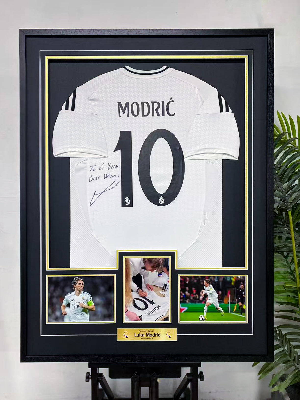 Luka Modric Real Madrid #10 Signed Jersey Framing