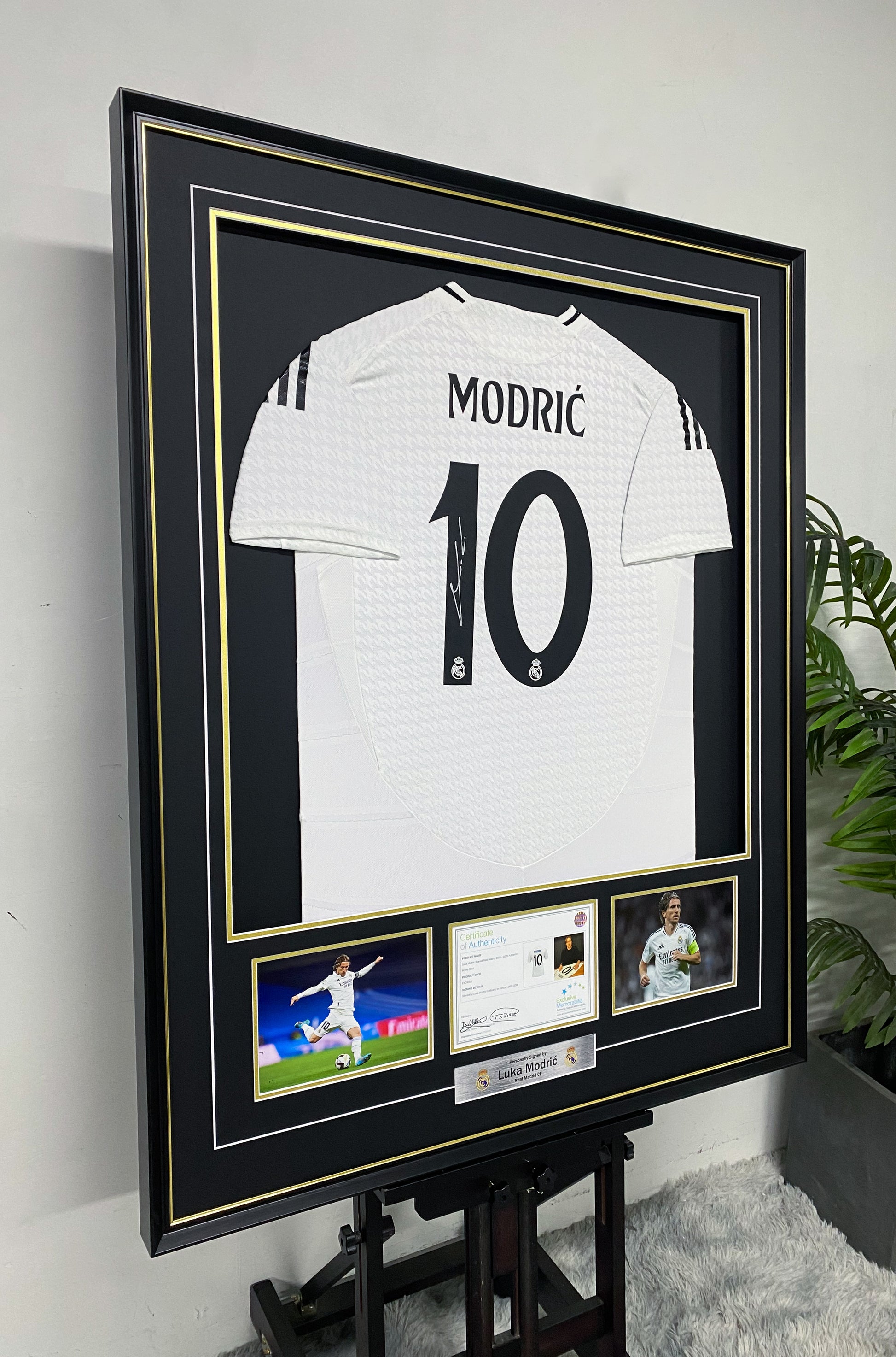 Luka Modric Real Madrid Signed #10 Home Jersey Framed